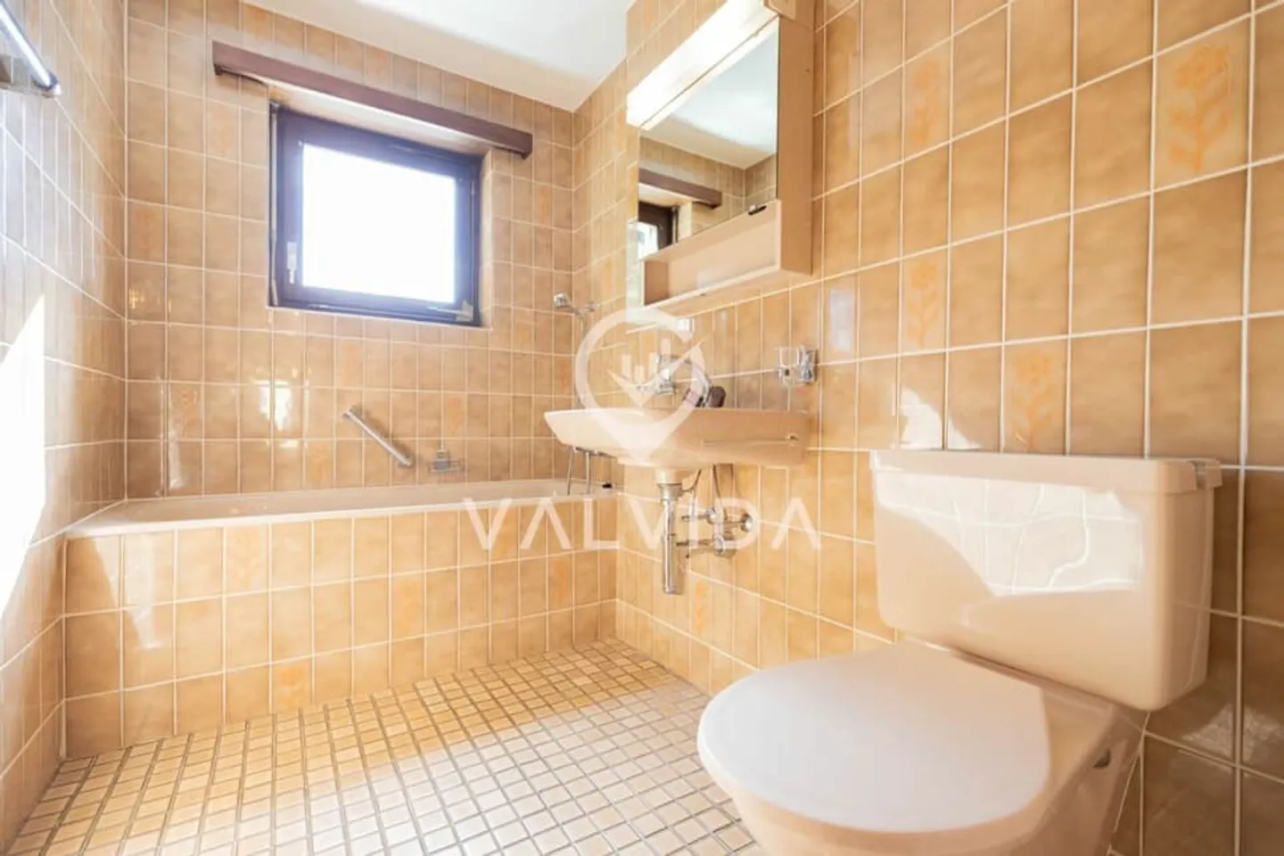 Charmante 4.5 Zimmerwohnung mit Parkplatz in Steg - Foto 4 von 12