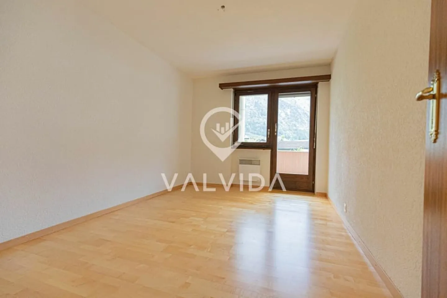 Charmante 4.5 Zimmerwohnung mit Parkplatz in Steg - Foto 6 von 12