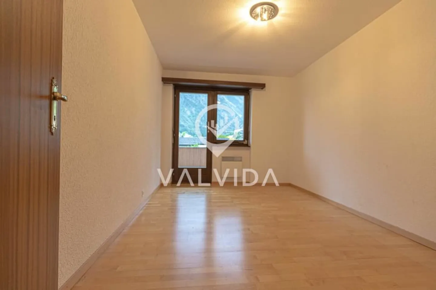 Charmante 4.5 Zimmerwohnung mit Parkplatz in Steg - Foto 7 von 12