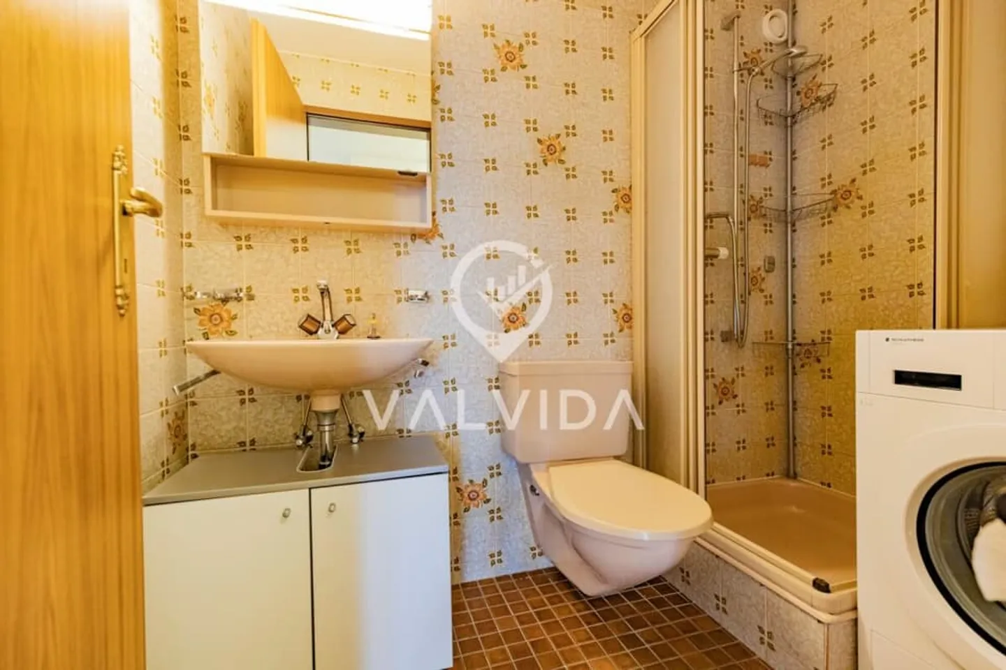 Charmante 4.5 Zimmerwohnung mit Parkplatz in Steg - Foto 8 von 12