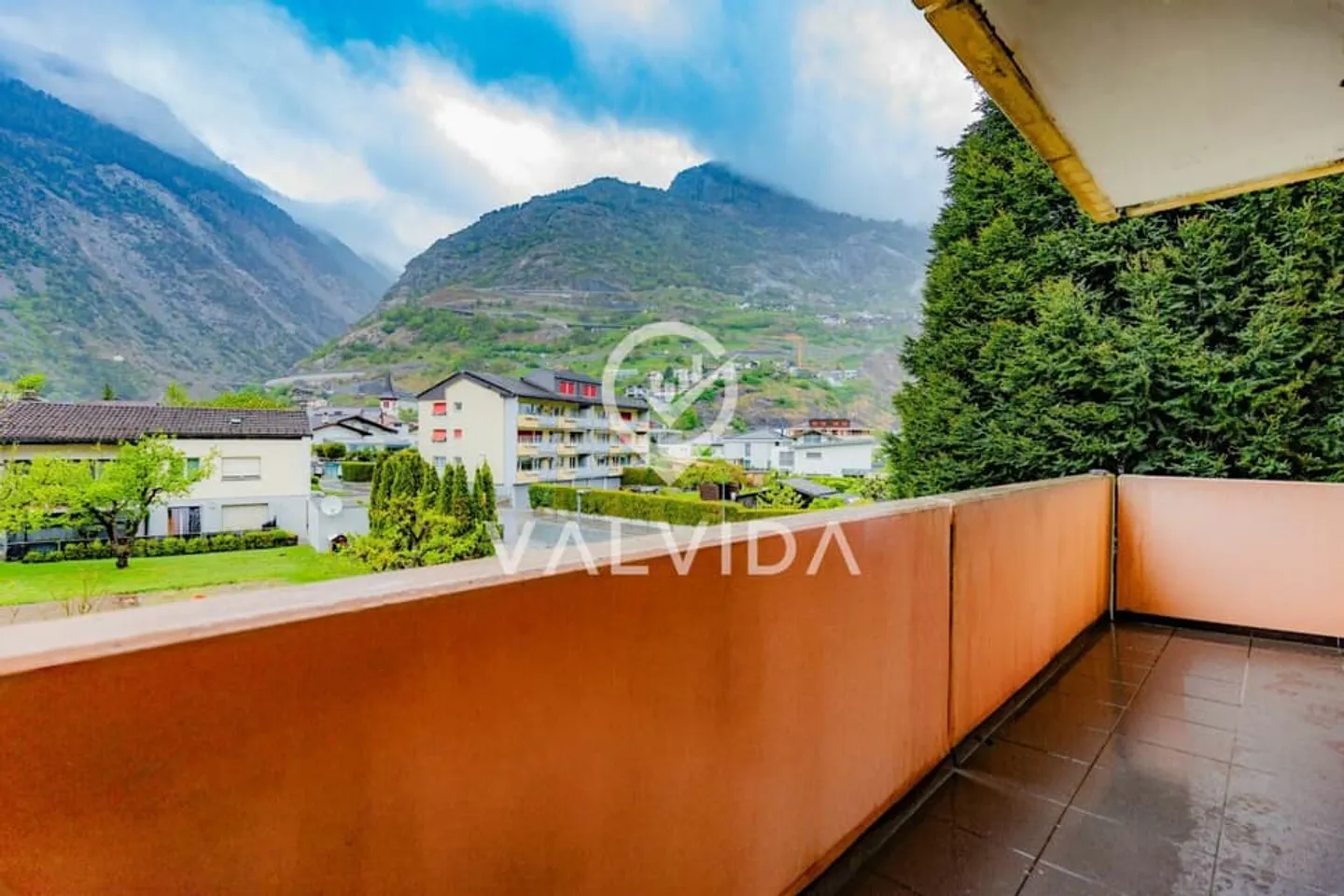 Charmante 4.5 Zimmerwohnung mit Parkplatz in Steg - Foto 9 von 12