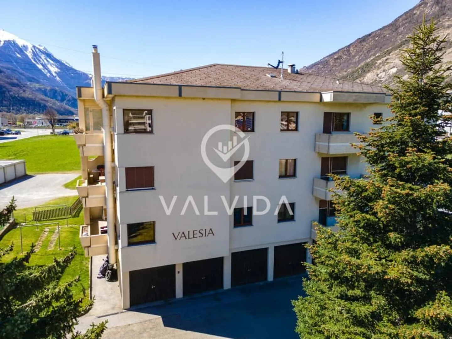 Charmante 4.5 Zimmerwohnung mit Parkplatz in Steg - Foto 11 von 12