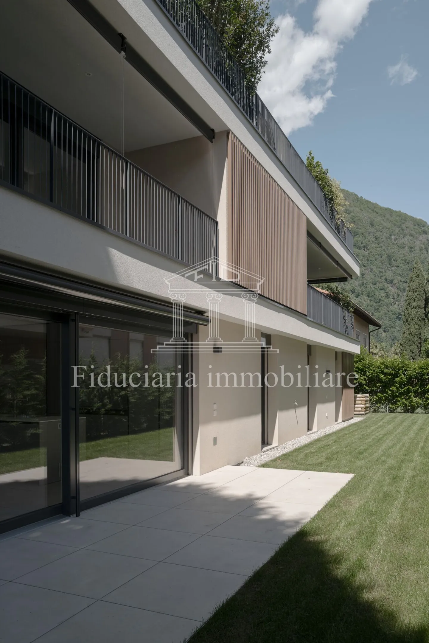 LOSONE - Appartement de jardin moderne de 4,5 pièces dans une résidence exclusive avec seulement 4 unités - Photo 3 sur 7