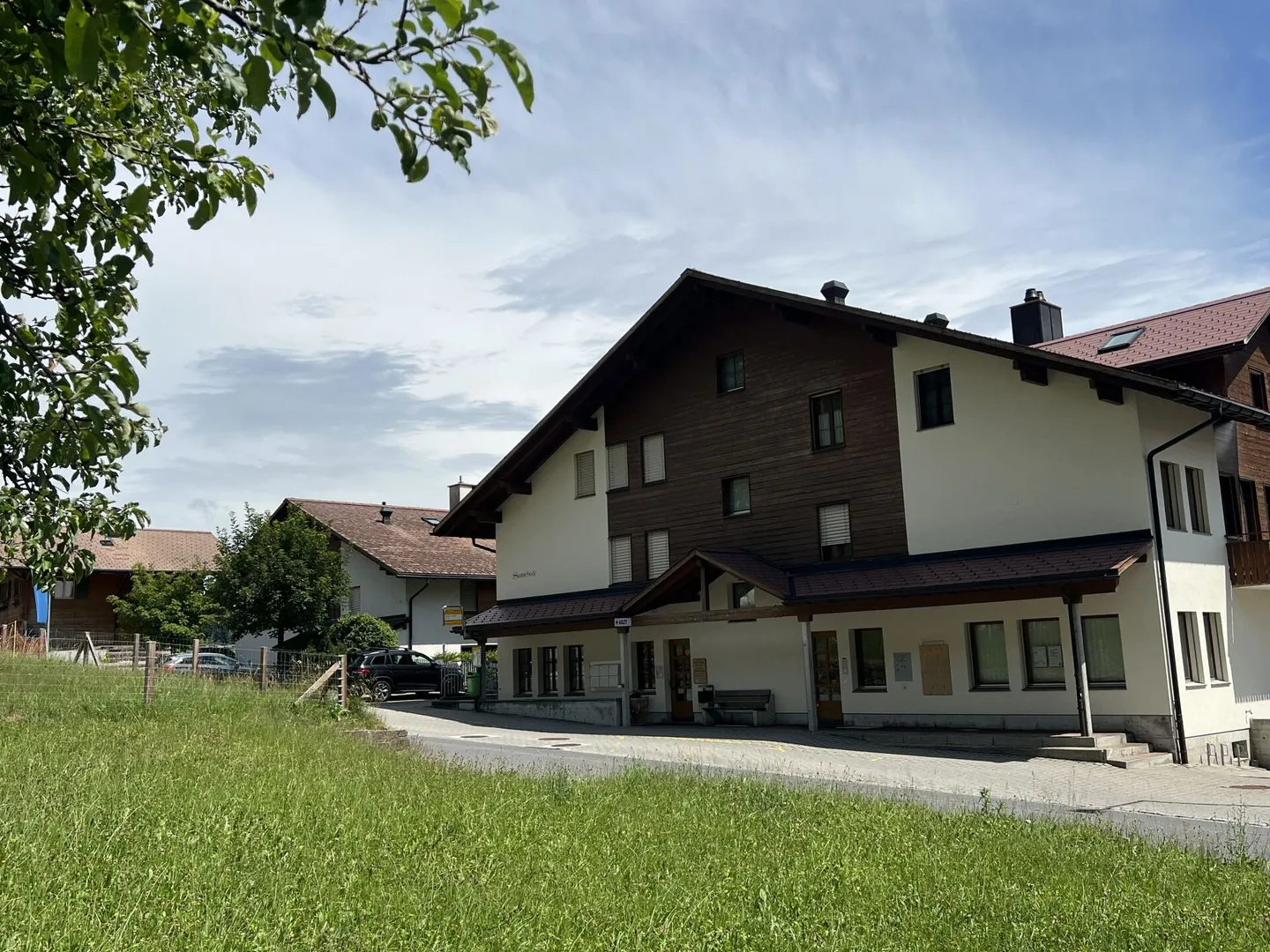 4.5-Zimmerwohnung 1. OG mit Seesicht im Zentrum von Beatenberg - Foto 1 von 18