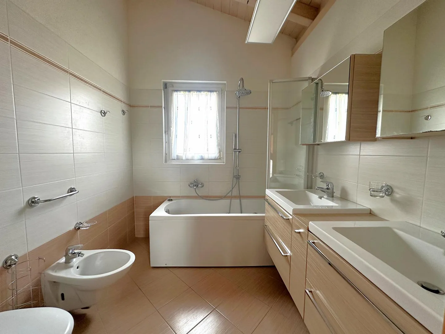 Casa monofamiliare Riva San Vitale - zona soleggiata - Foto 14 di 25