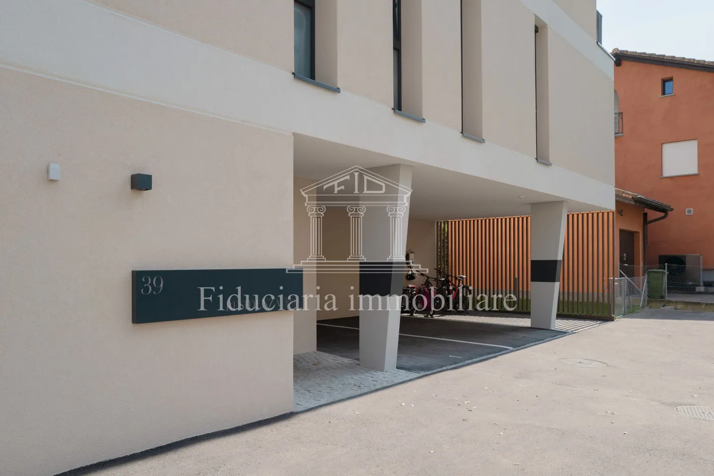 LOSONE - Appartement de jardin moderne de 4,5 pièces dans une résidence exclusive avec seulement 4 unités - Photo 7 sur 7