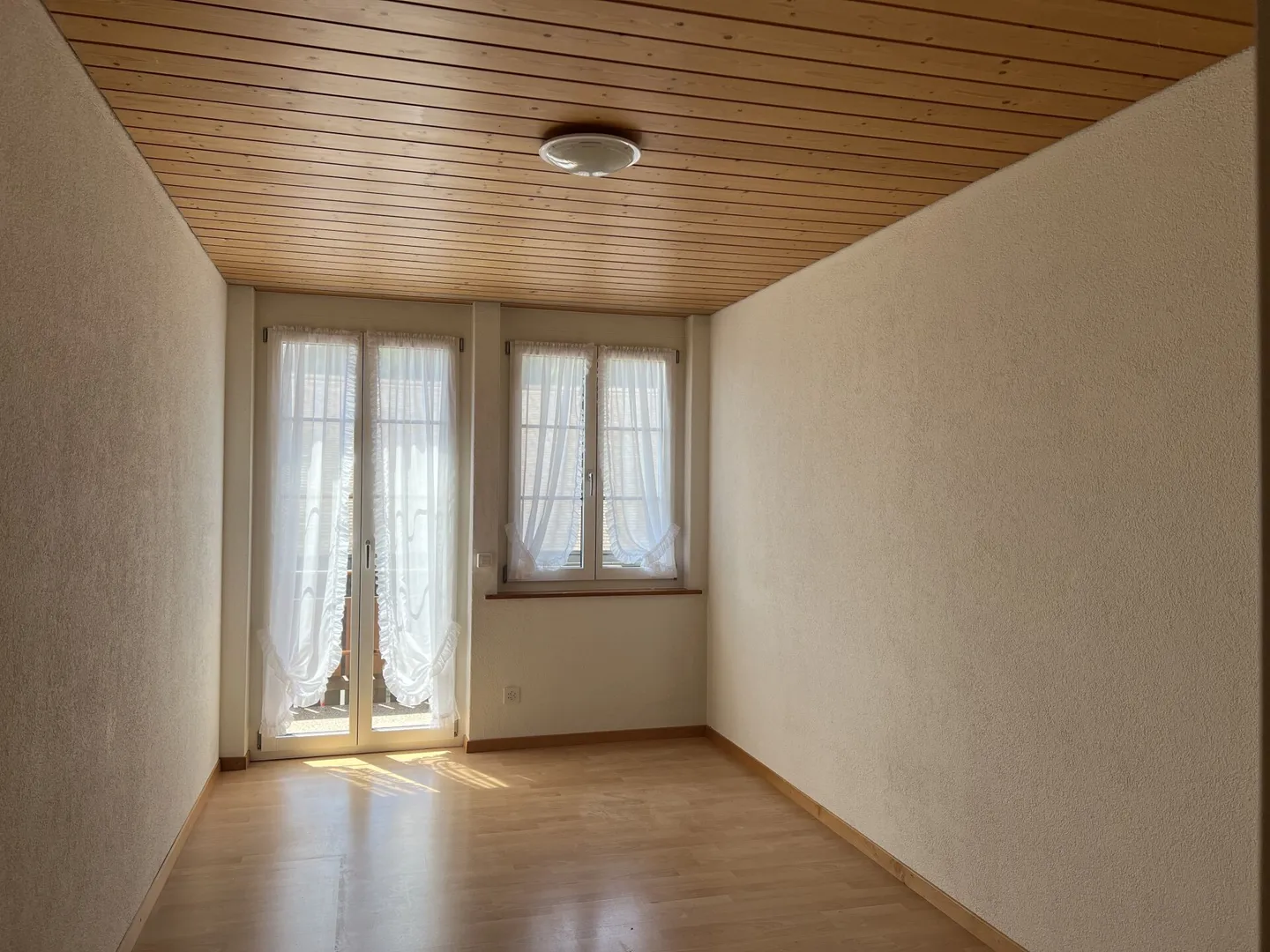 4.5-Zimmerwohnung 1. OG mit Seesicht im Zentrum von Beatenberg - Foto 7 von 18