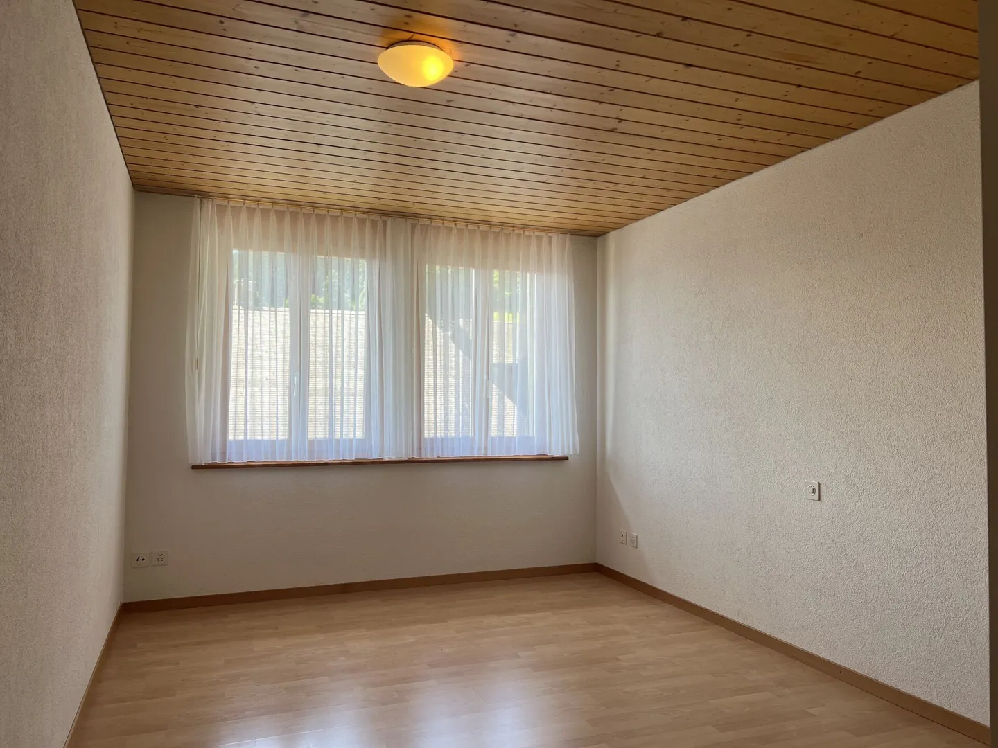 4.5-Zimmerwohnung 1. OG mit Seesicht im Zentrum von Beatenberg - Foto 8 von 18