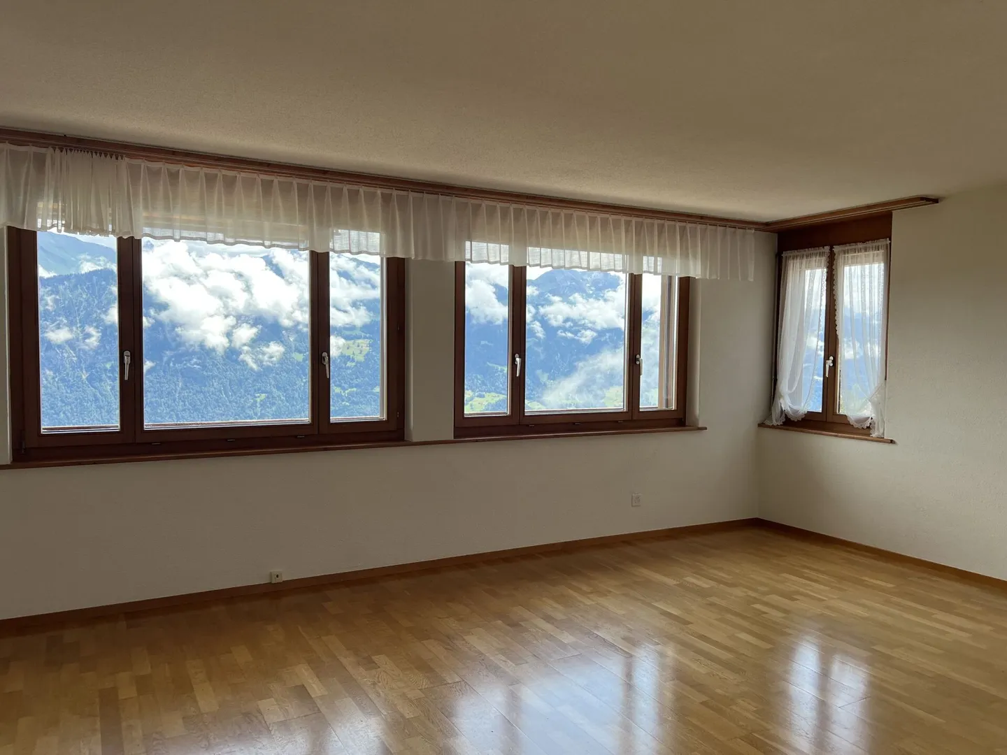 4.5-Zimmerwohnung 1. OG mit Seesicht im Zentrum von Beatenberg - Foto 12 von 18