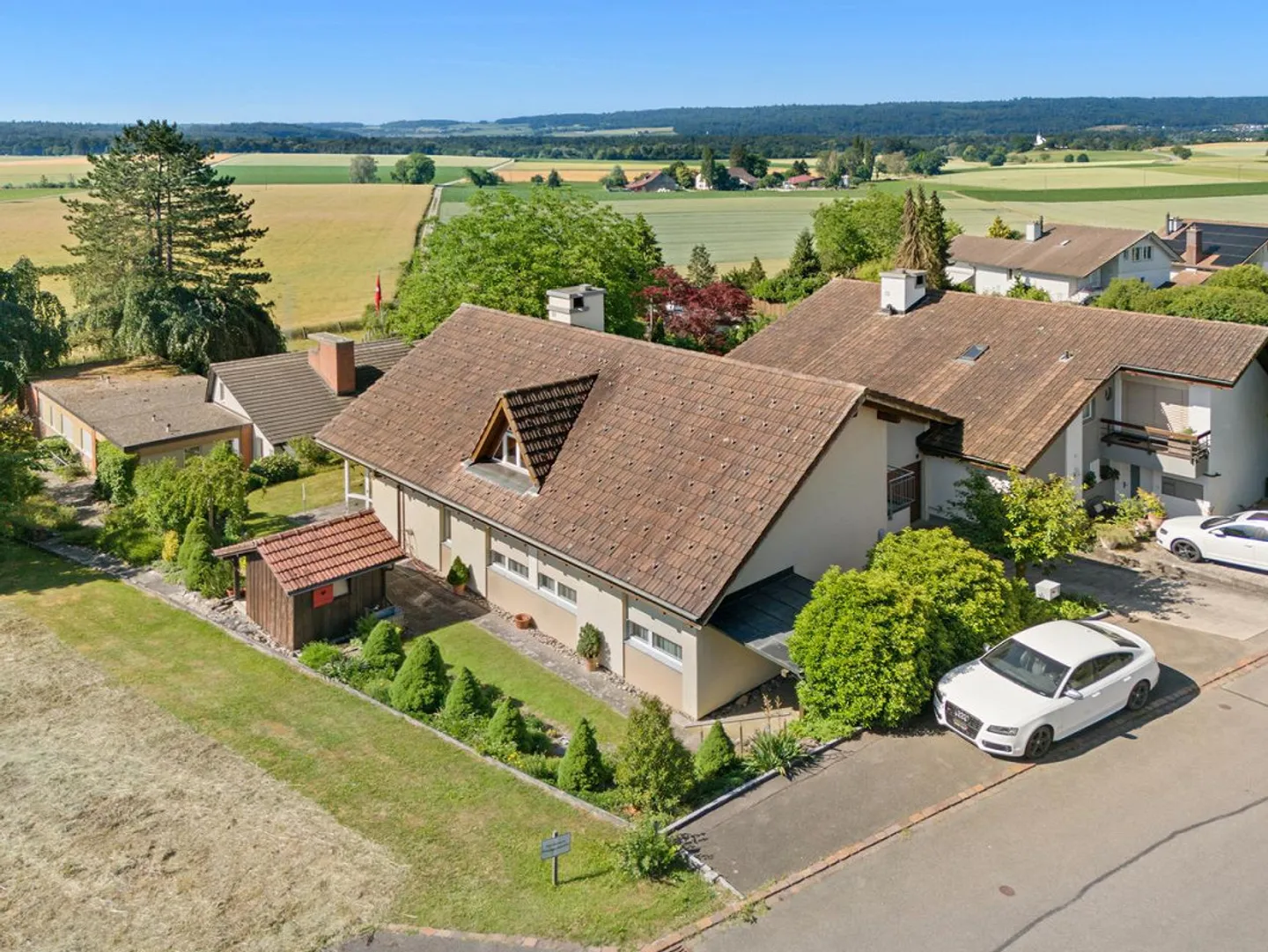 Charming Single-Family Home with Distant Views in Dörflingen - Photo 3 of 17