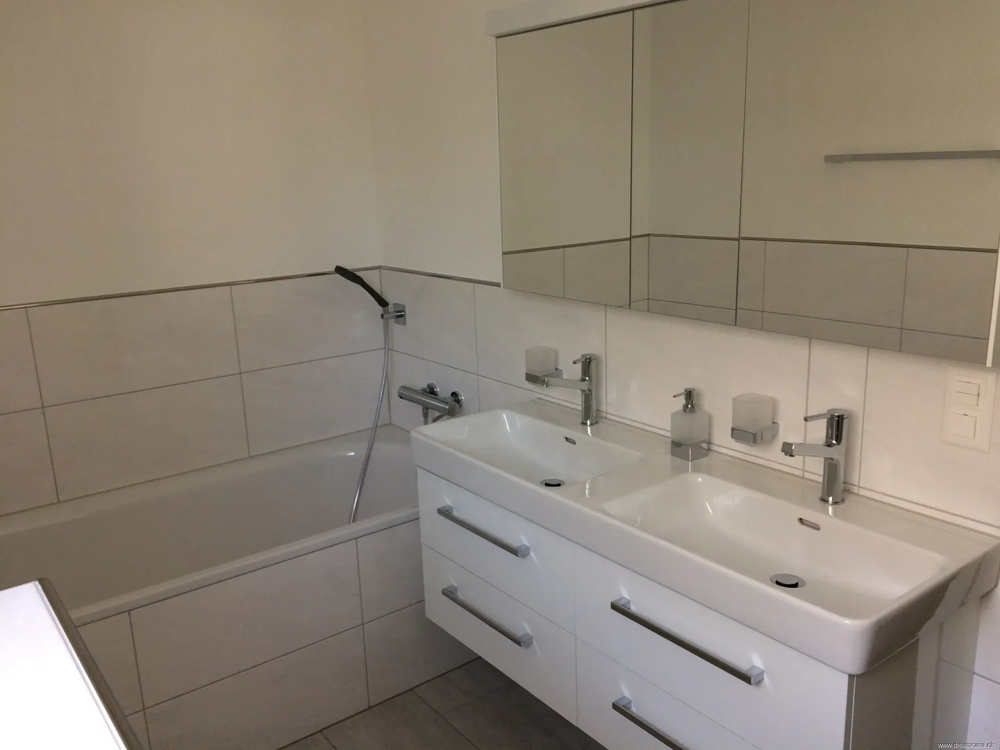 Modern 4.5-room apartment with mountain view and quiet location - Photo 4 of 7