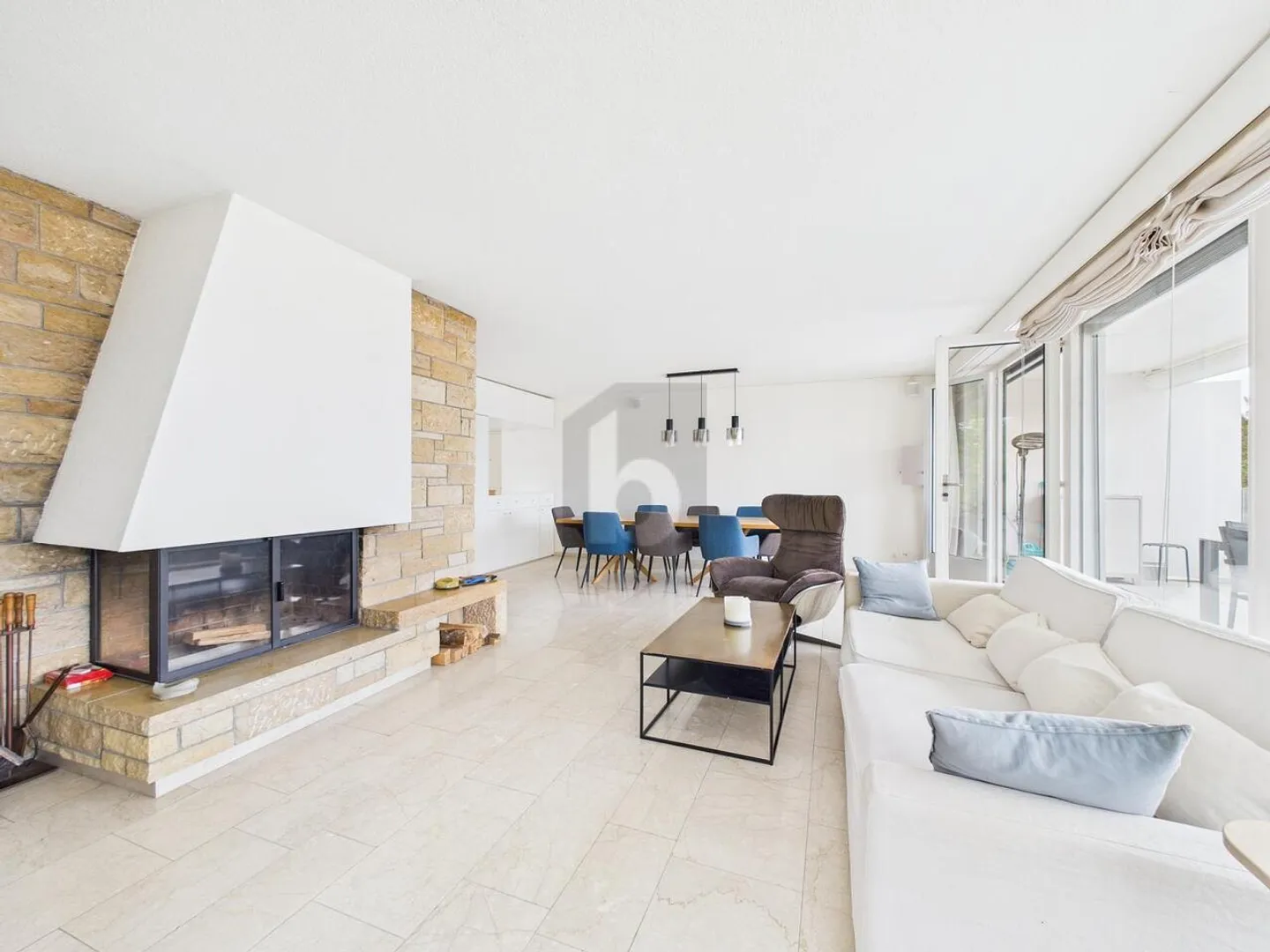 Furnished Living Oasis with Lake View - Max. 2 Years - Photo 2 of 6