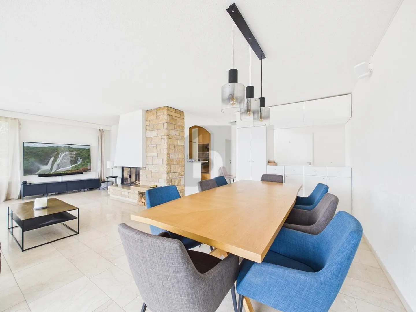 Furnished Living Oasis with Lake View - Max. 2 Years - Photo 3 of 6