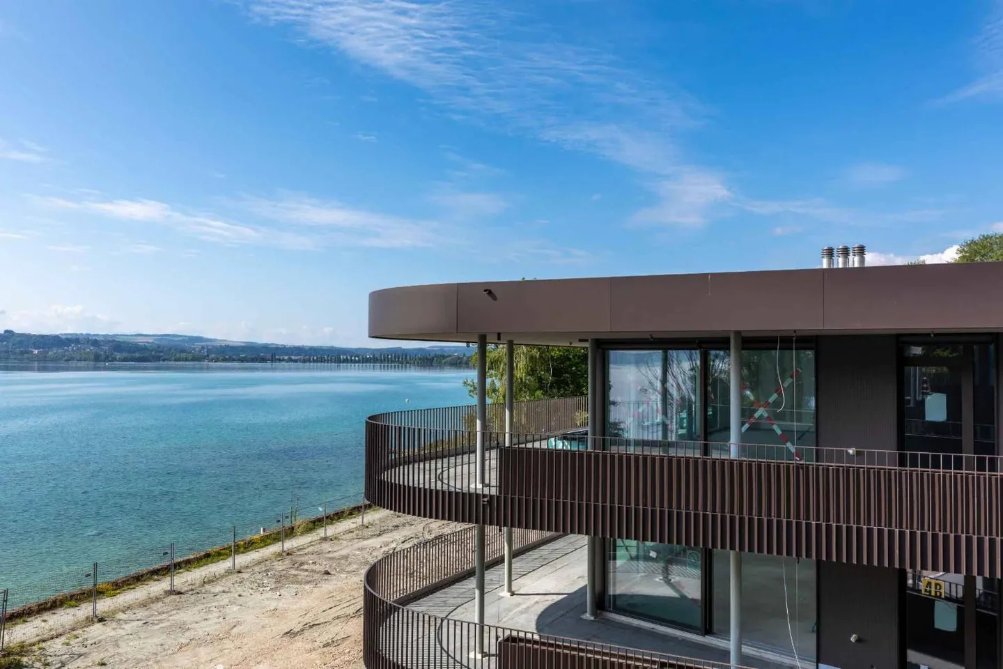 Eleganza e modernità, sistemati a piedi nell'acqua! - Foto 3 di 10