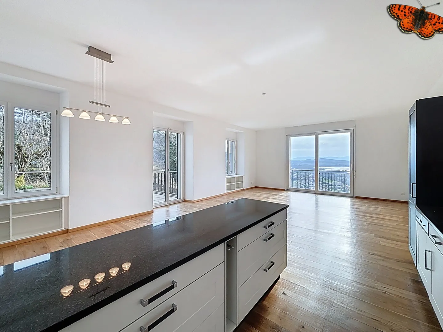 Luminoso appartamento 3½ di 117 m² a Châbles con vista sul lago! - Foto 1 di 12