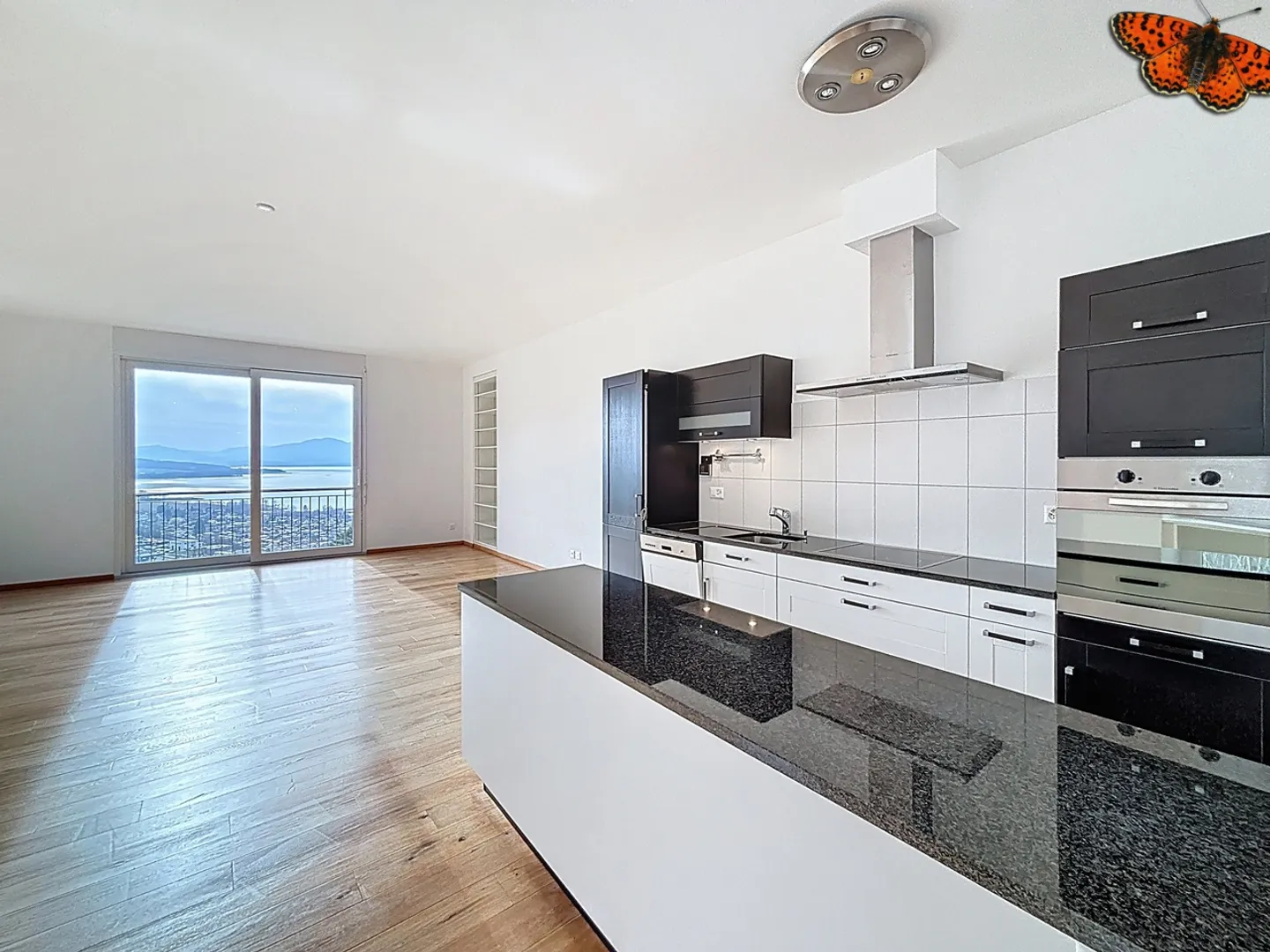Luminoso appartamento 3½ di 117 m² a Châbles con vista sul lago! - Foto 2 di 12