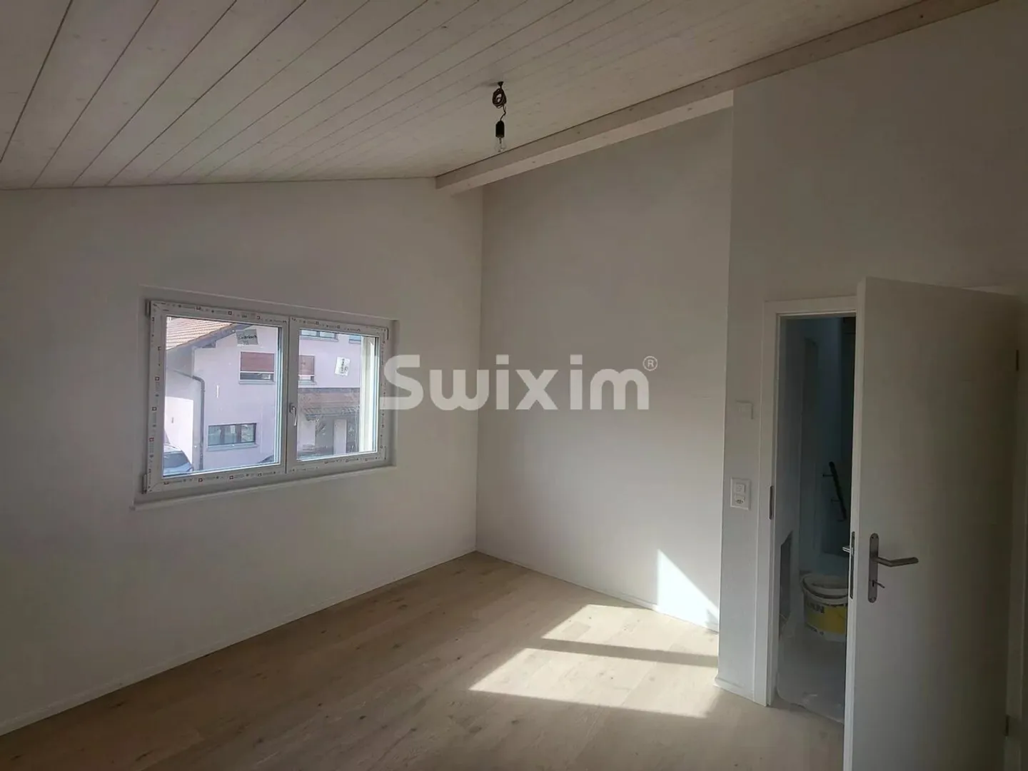 Semi-Detached Villa with Garden - Photo 3 of 3