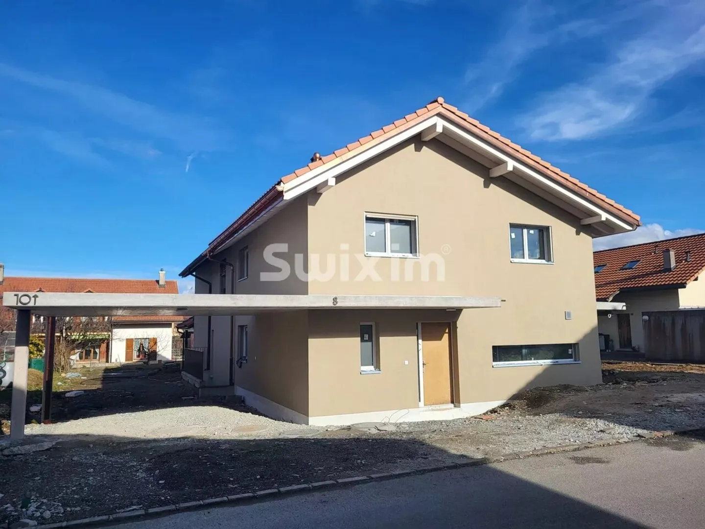 Semi-Detached Villa with Garden - Photo 1 of 3