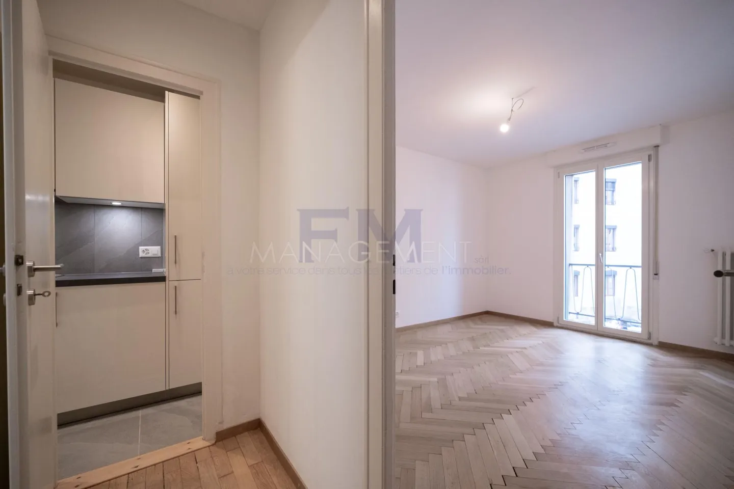 Left Bank, Promenade, 1 Room on the 1st Floor, approx. 23m2 - Photo 3 of 10