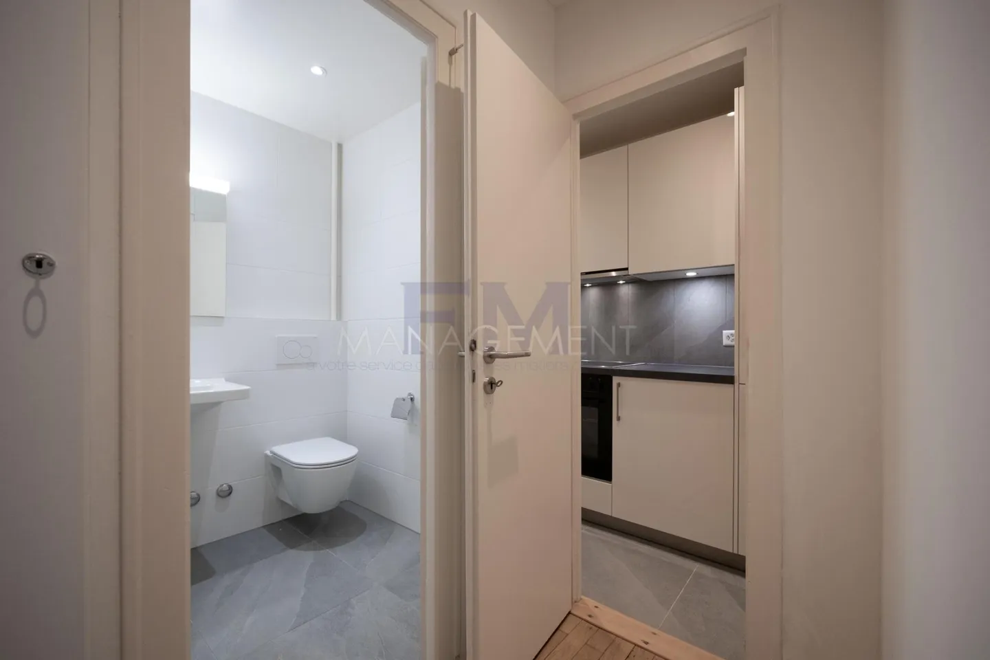 Left Bank, Promenade, 1 Room on the 1st Floor, approx. 23m2 - Photo 4 of 10