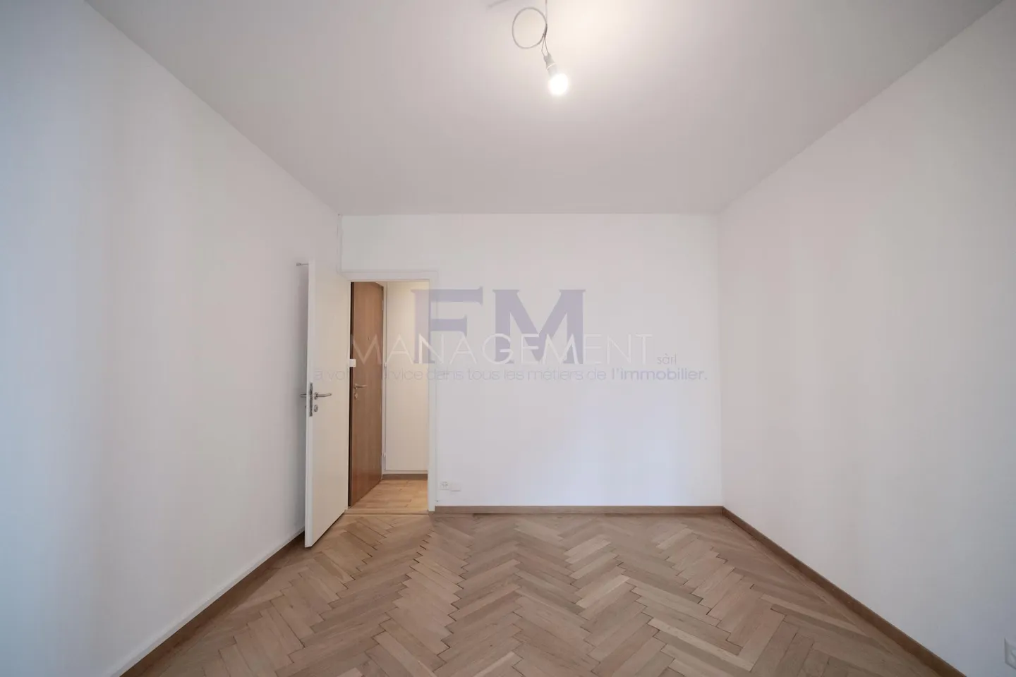 Left Bank, Promenade, 1 Room on the 1st Floor, approx. 23m2 - Photo 6 of 10