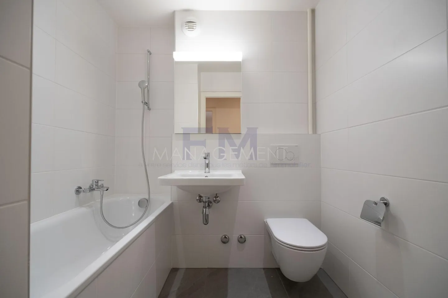 Left Bank, Promenade, 1 Room on the 1st Floor, approx. 23m2 - Photo 7 of 10