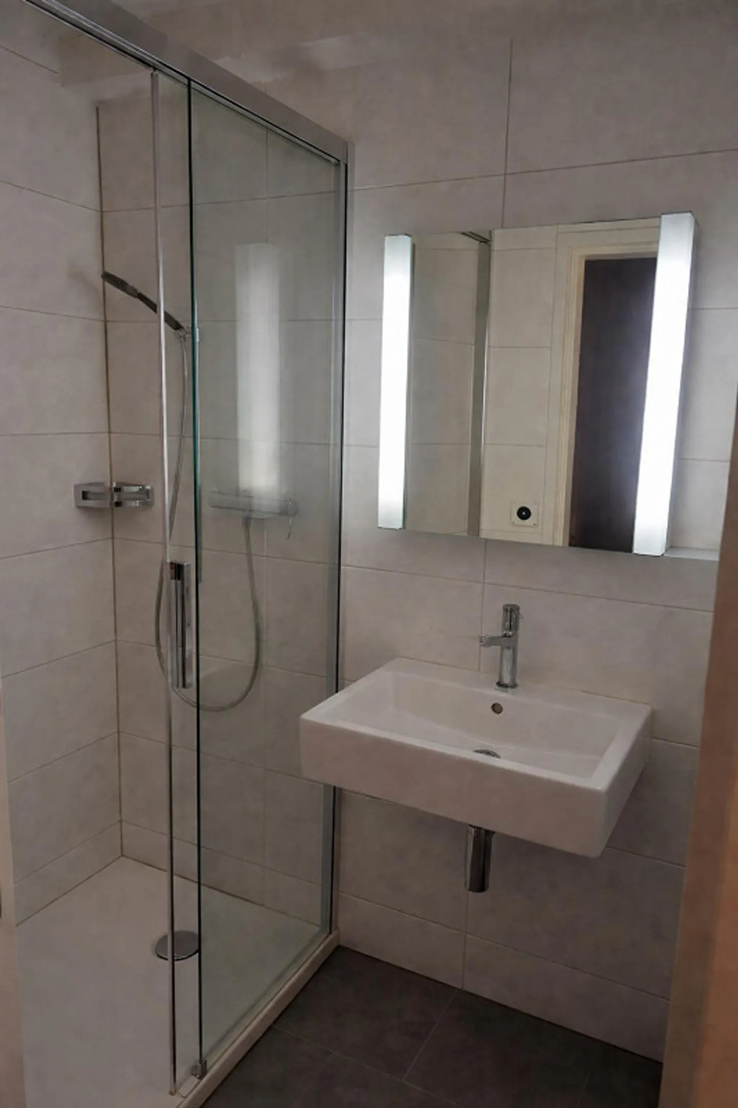 centrally located 1-room apartment in a quiet location - Photo 2 of 4