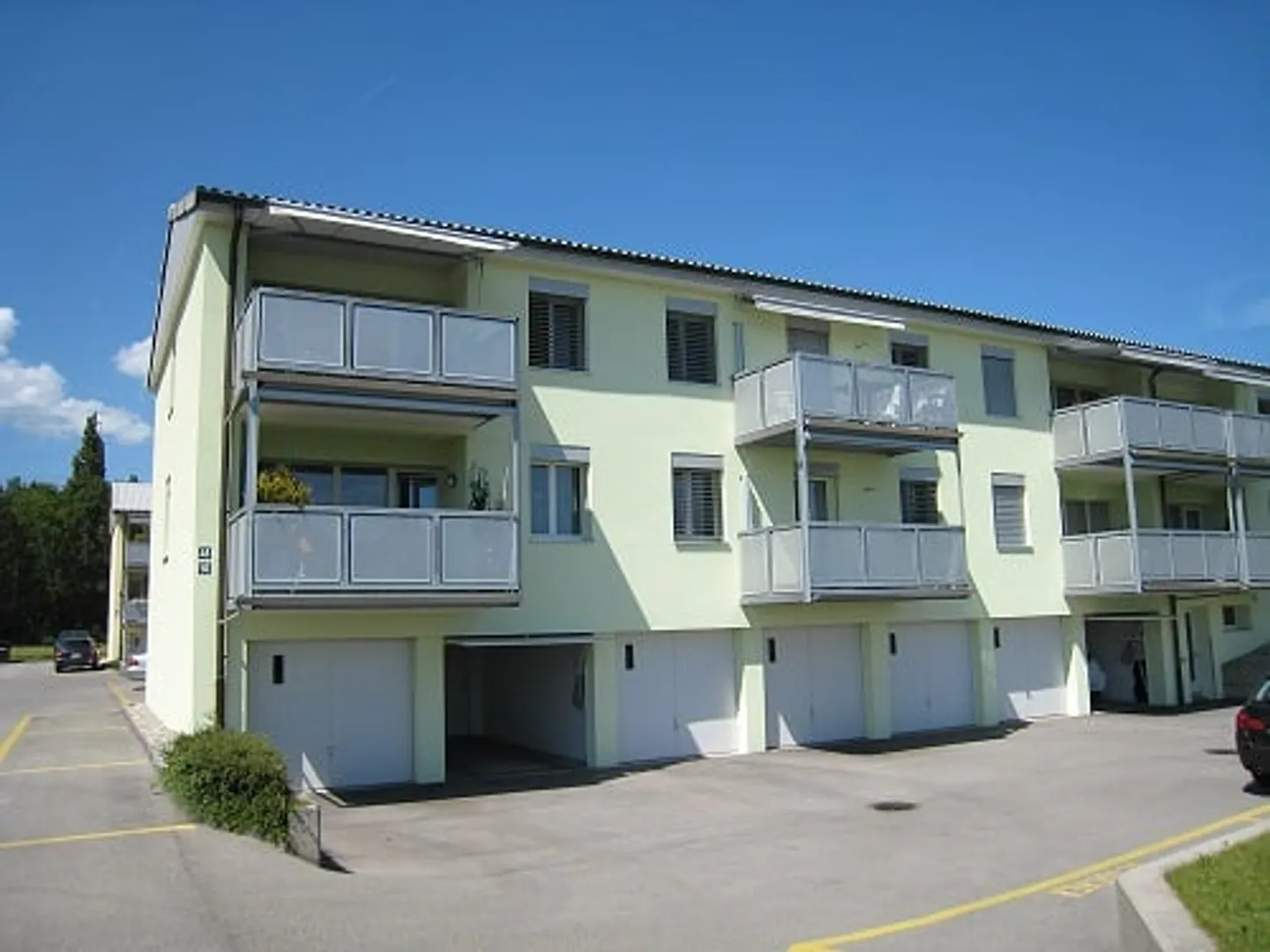 Parking extérieur - Photo 2 sur 3