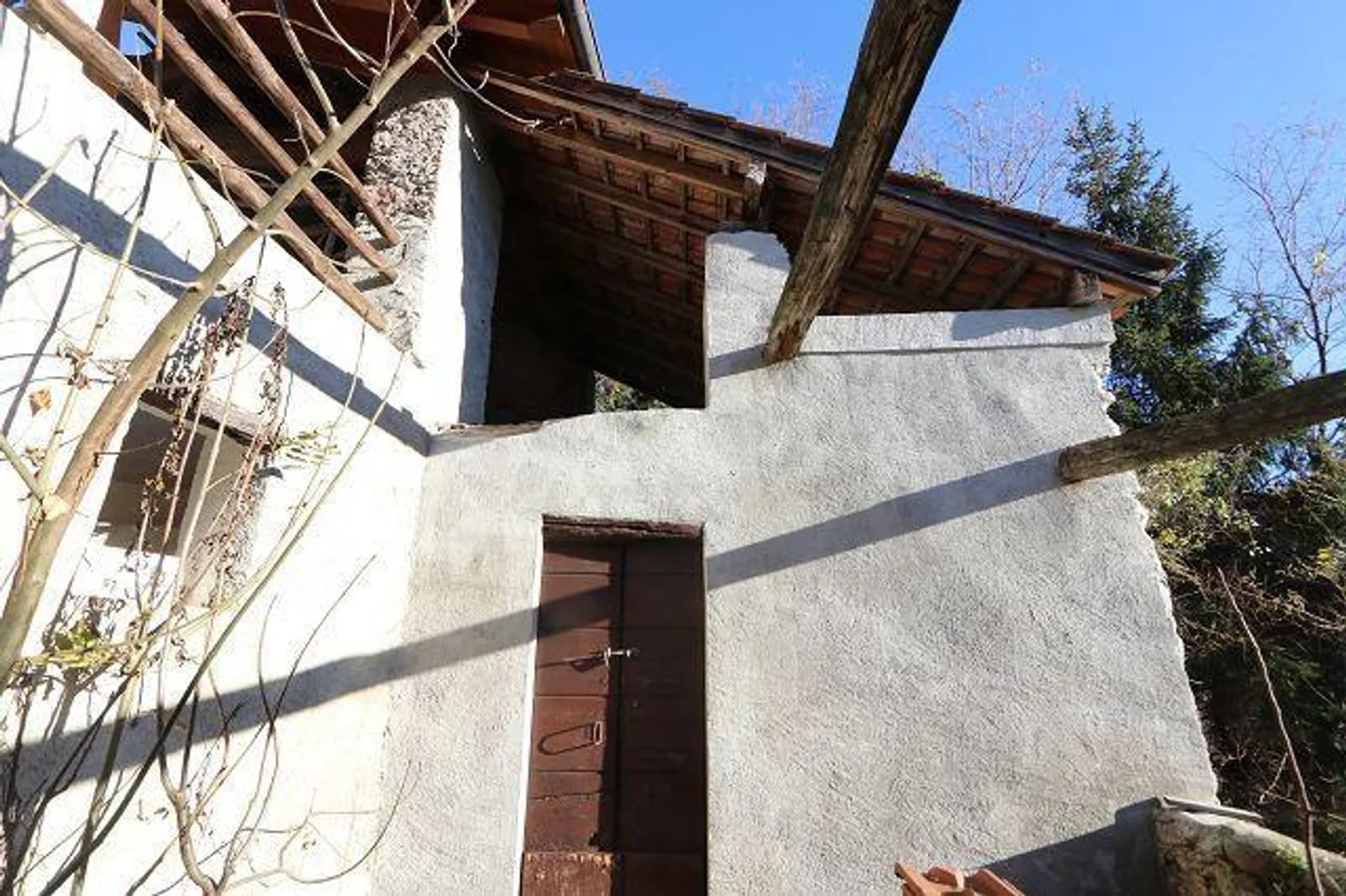 Maison de 4 pièces à rénover avec beaucoup de terrain dans un emplacement très calme et ensoleillé - Photo 2 sur 18
