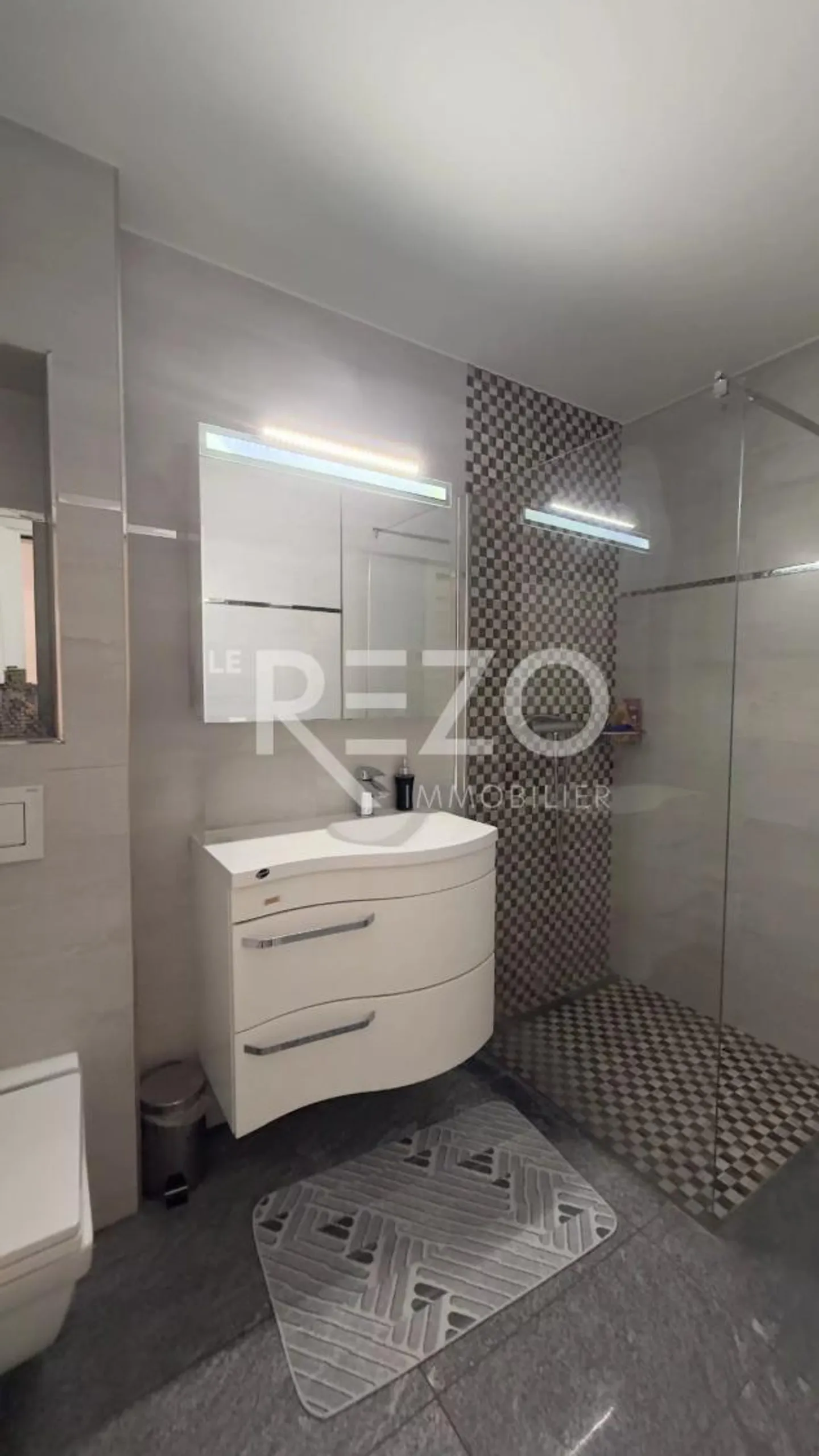 Exceptional villa in Chalais with income potential - Photo 4 of 13