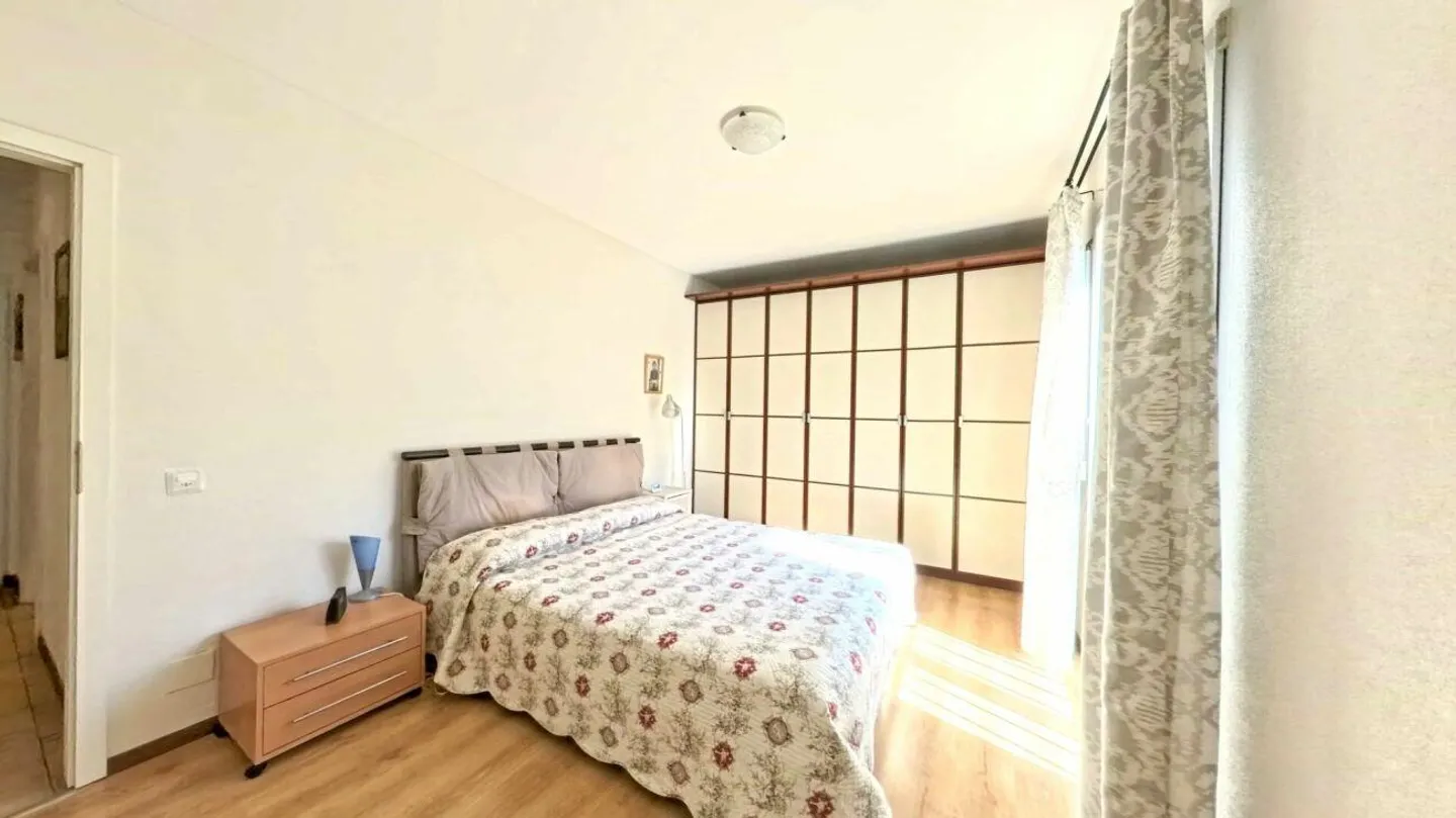 Eleganza urbana con vista castelli - Foto 8 di 11