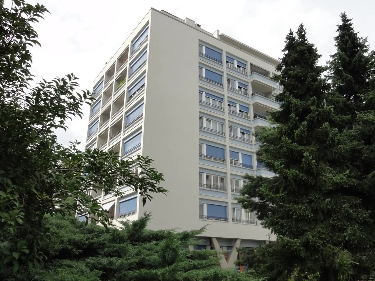 Quartier proche du lac, des commerces et des axes autoroutiers. - Photo 1 of 2