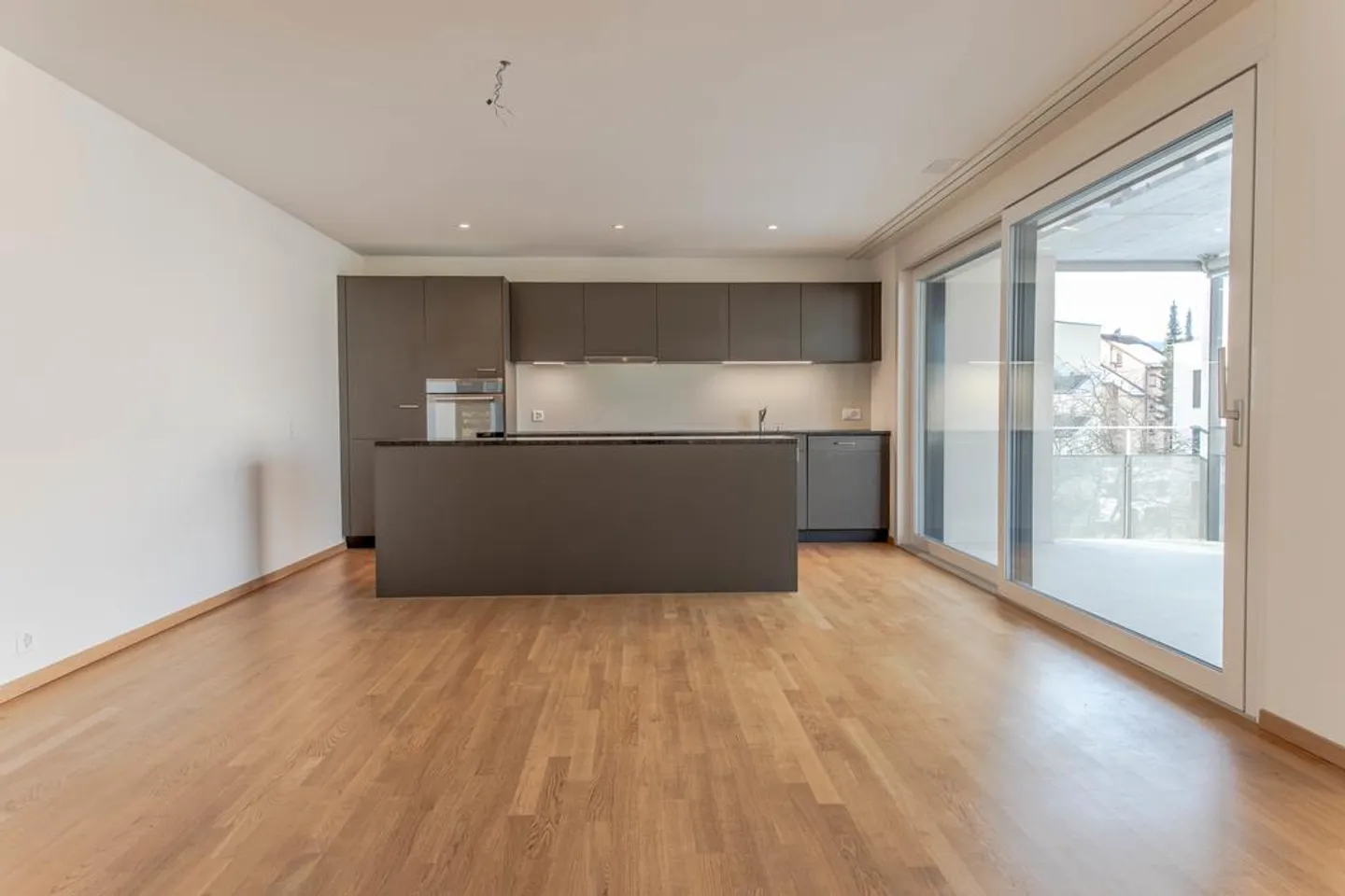 Modernes Apartment mit grossem Balkon - Foto 1 von 11