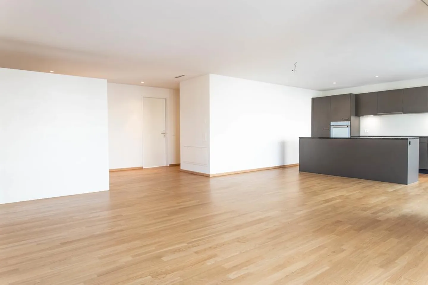 Modernes Apartment mit grossem Balkon - Foto 2 von 11