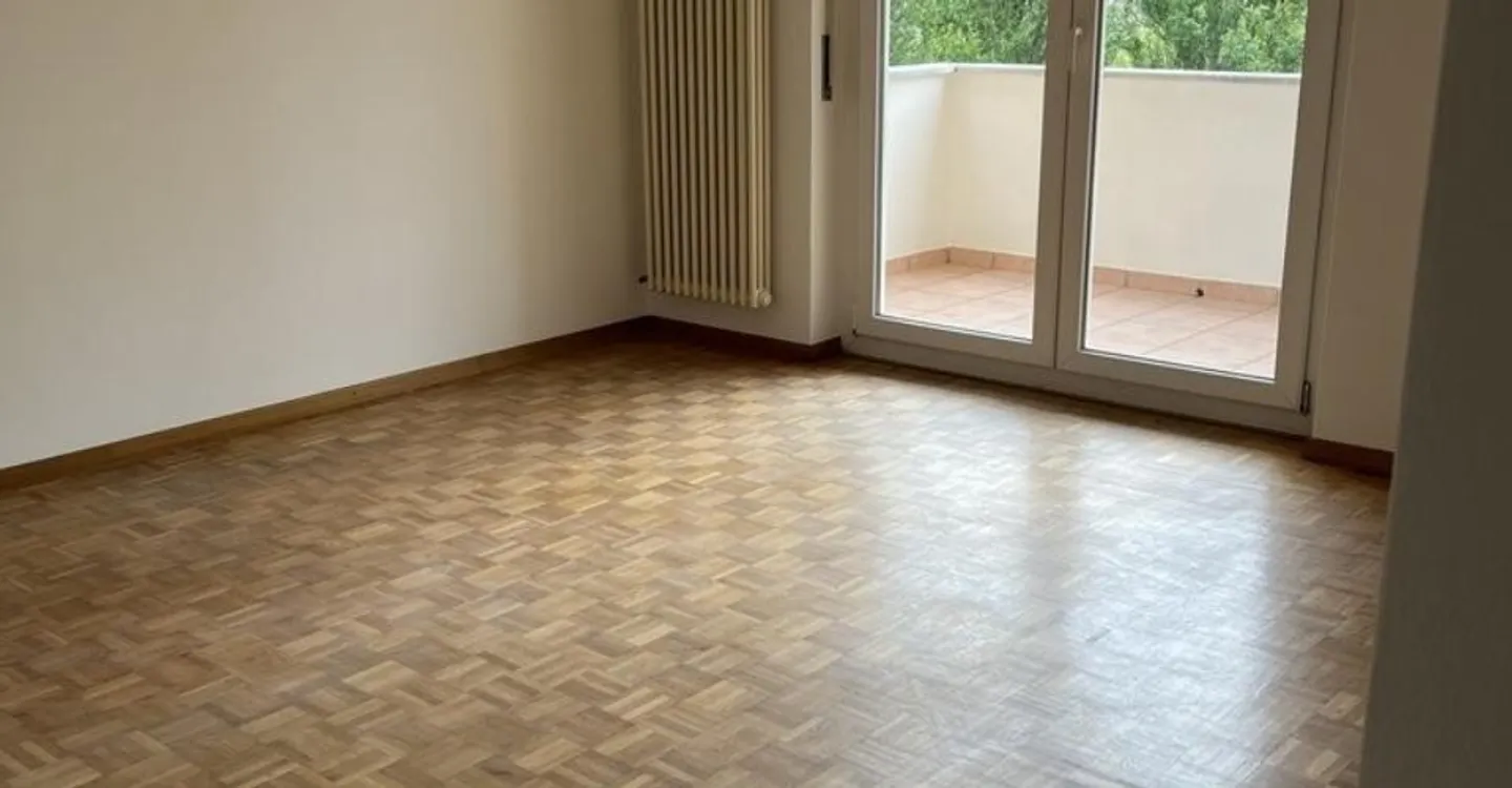 Bright 5.5 rooms on the 5th floor in a quiet area of Locarno - Photo 2 of 6