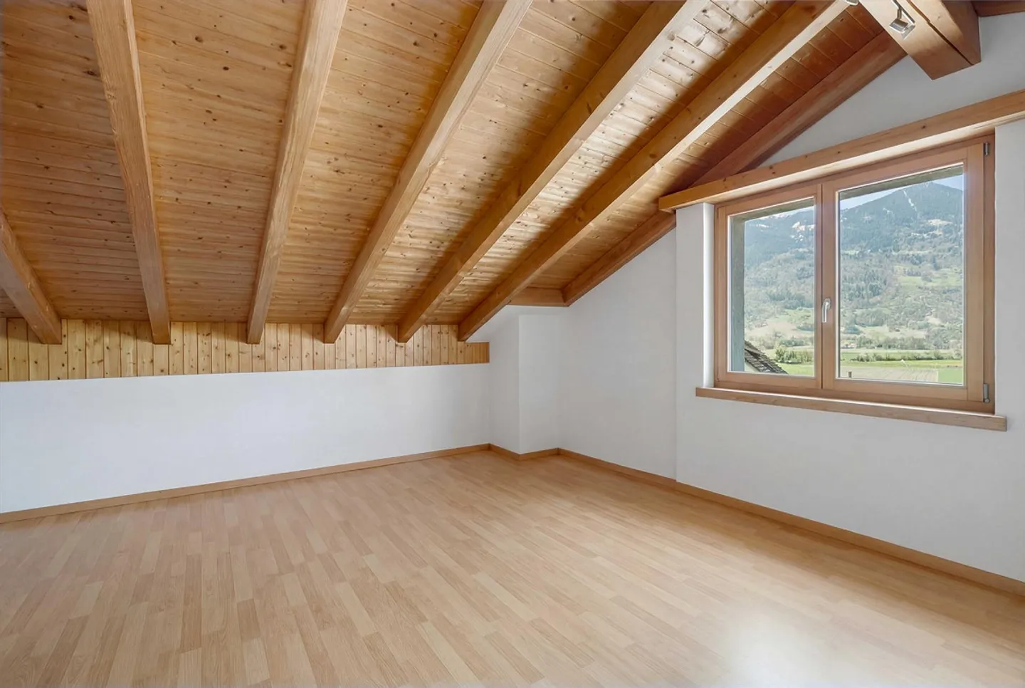 Maison de famille en rangée ensoleillée avec charme dans un emplacement calme - Photo 10 sur 12