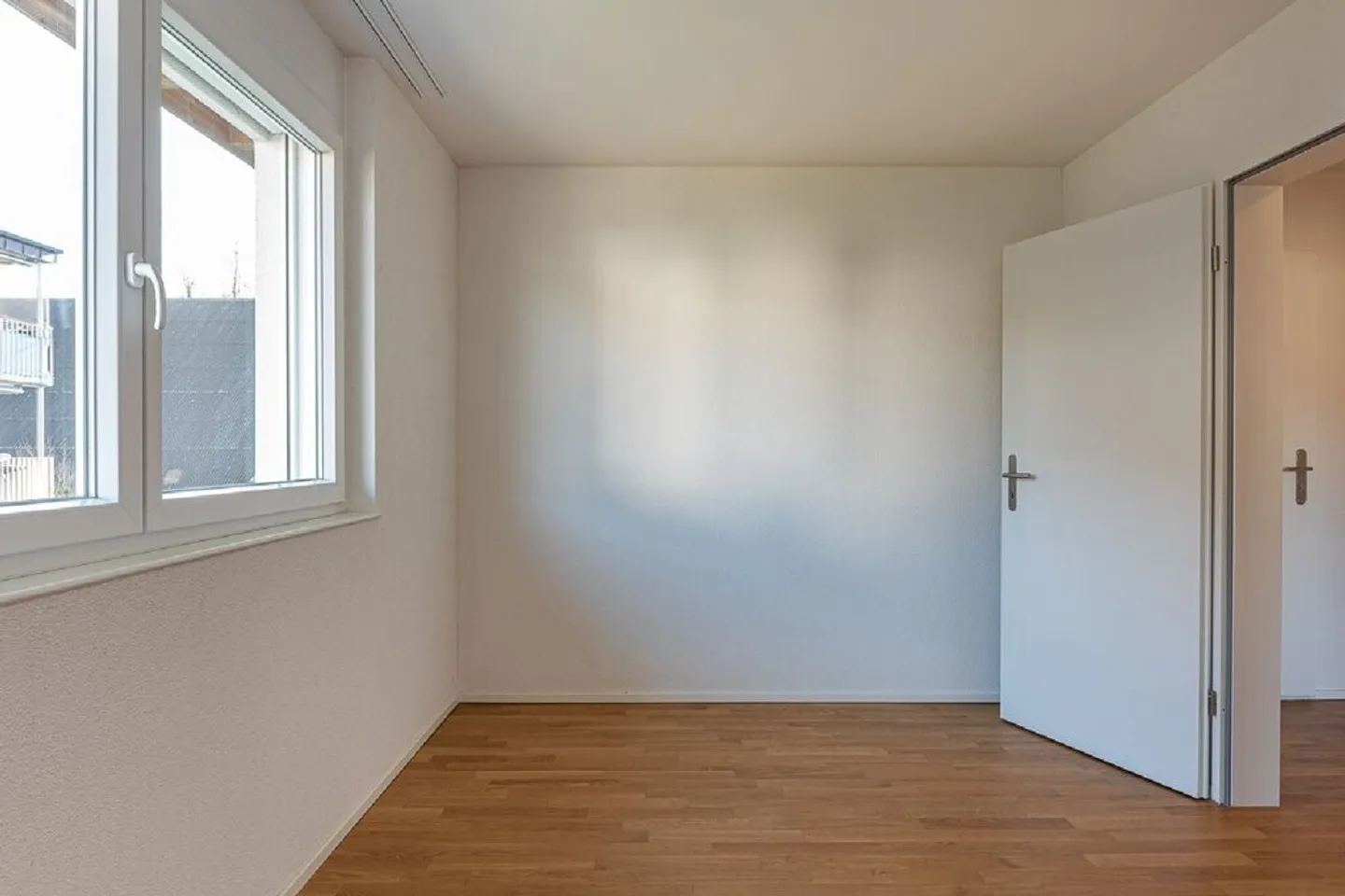 Moderne 3.5-Zimmerwohnung - Foto 3 von 10
