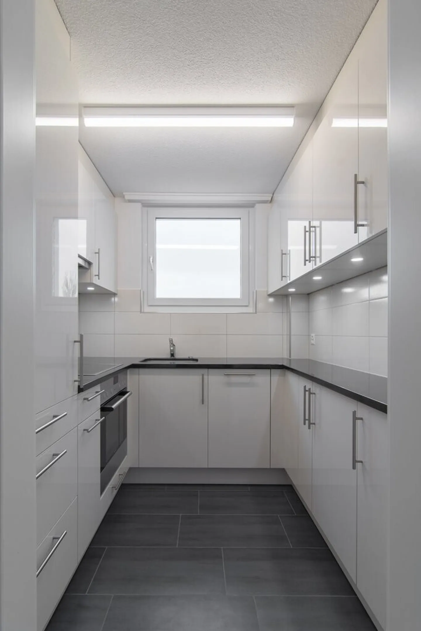 Modern 4.5-Room Apartment - Photo 4 of 7