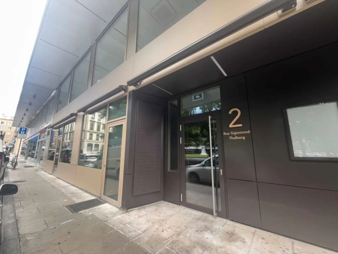 PASSAGGIO IN POSIZIONE IDEALE TRA LA STAZIONE CORNAVIN E IL LAGO - Foto 3 di 4