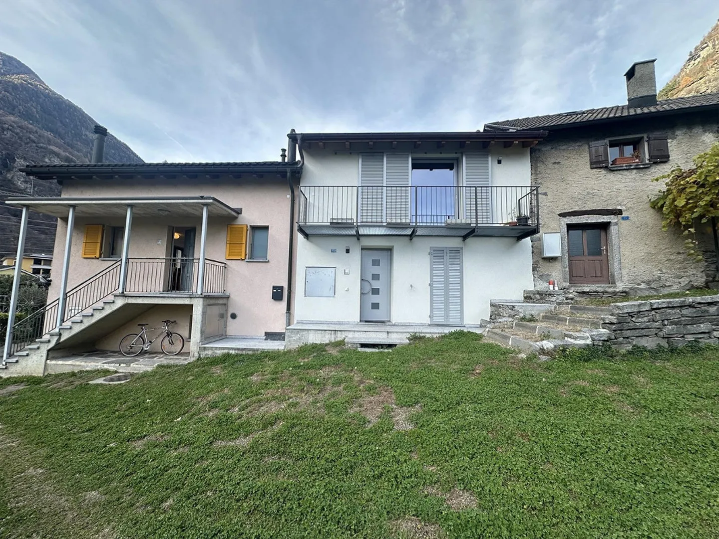 AFFITTASI GRAZIOSA CASA DI NUCLEO CON PORZIONE DI GIARDINO - Foto 3 di 13