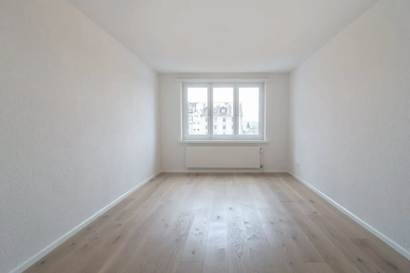 Modern 4.5-Room Apartment - Photo 2 of 7