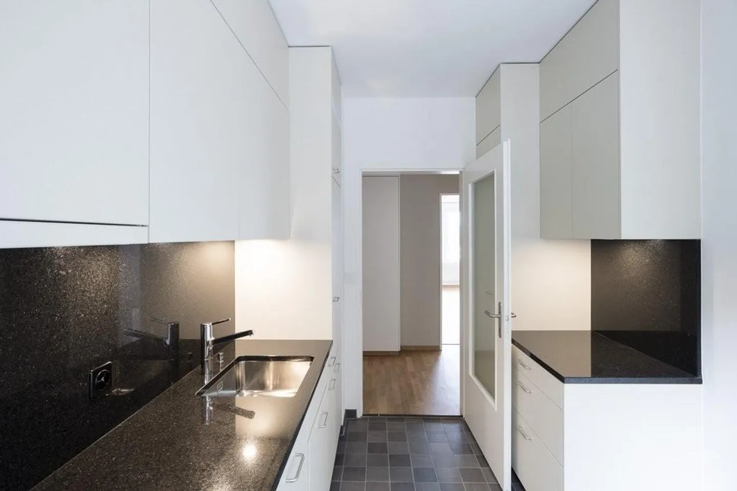 Maison Art Nouveau entièrement rénovée au-dessus du centre-ville - Photo 3 sur 8