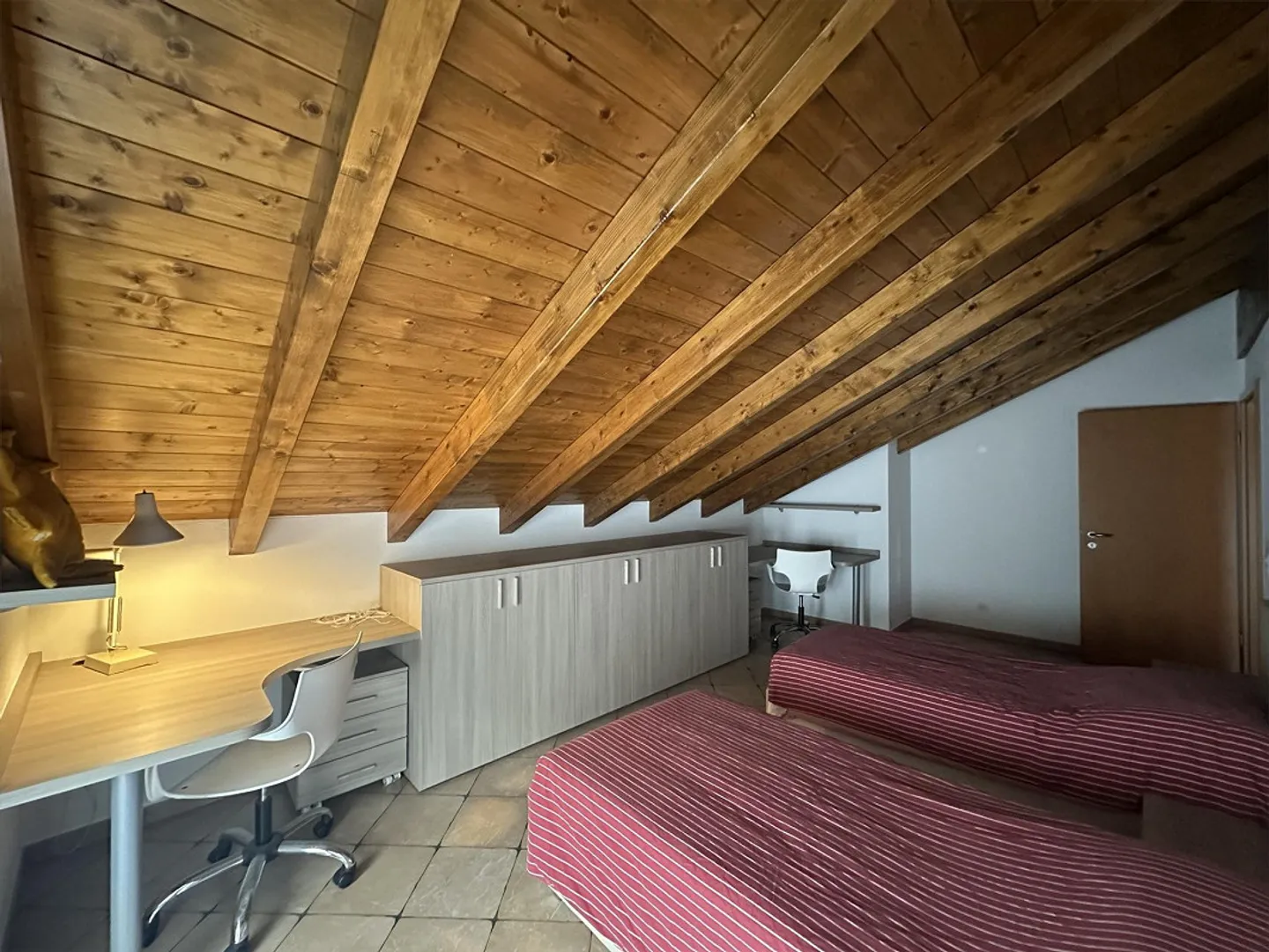 AFFITTASI GRAZIOSA CASA DI NUCLEO CON PORZIONE DI GIARDINO - Foto 11 di 13