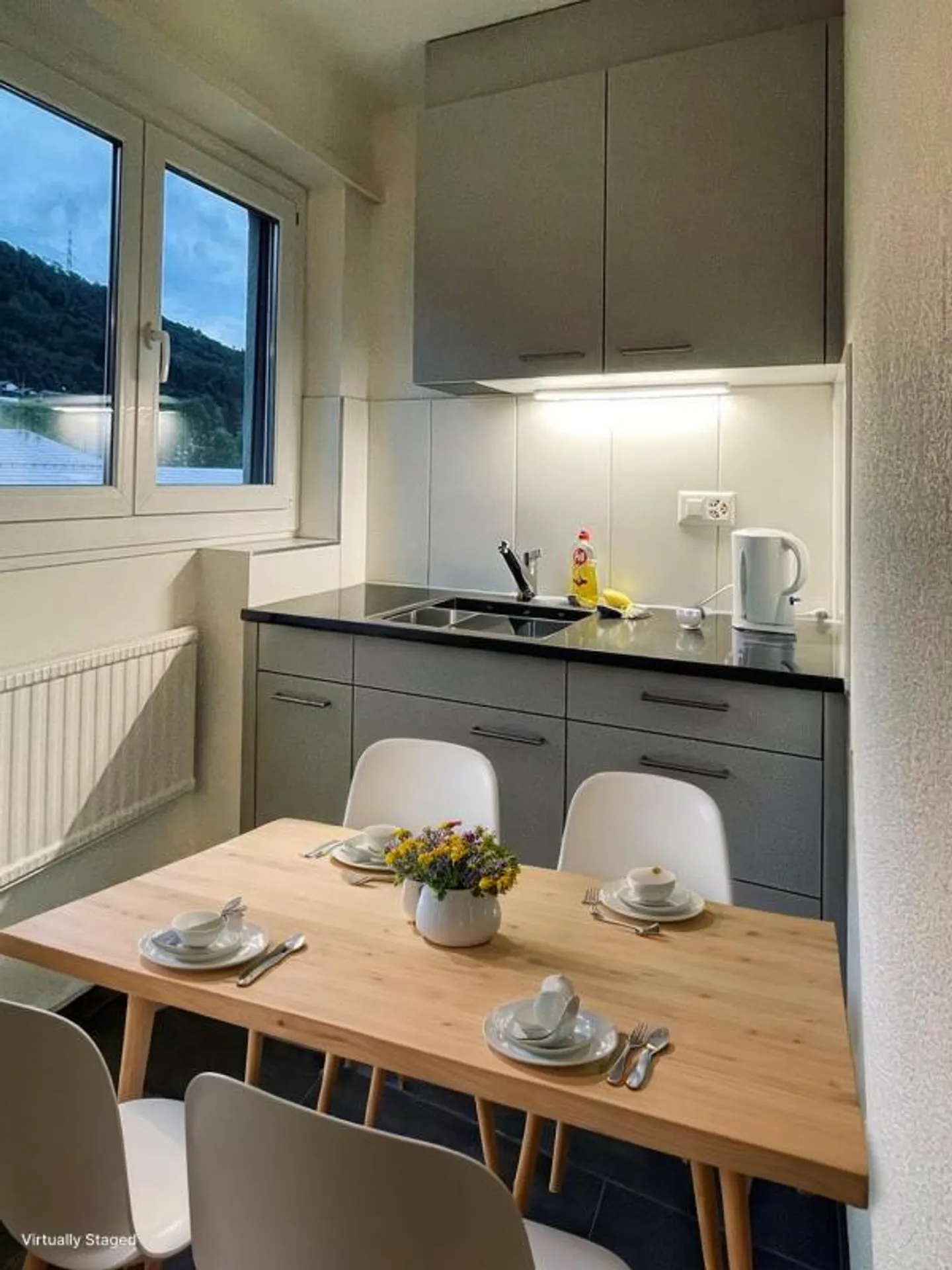 Spacious 1-room apartment - Photo 3 of 8