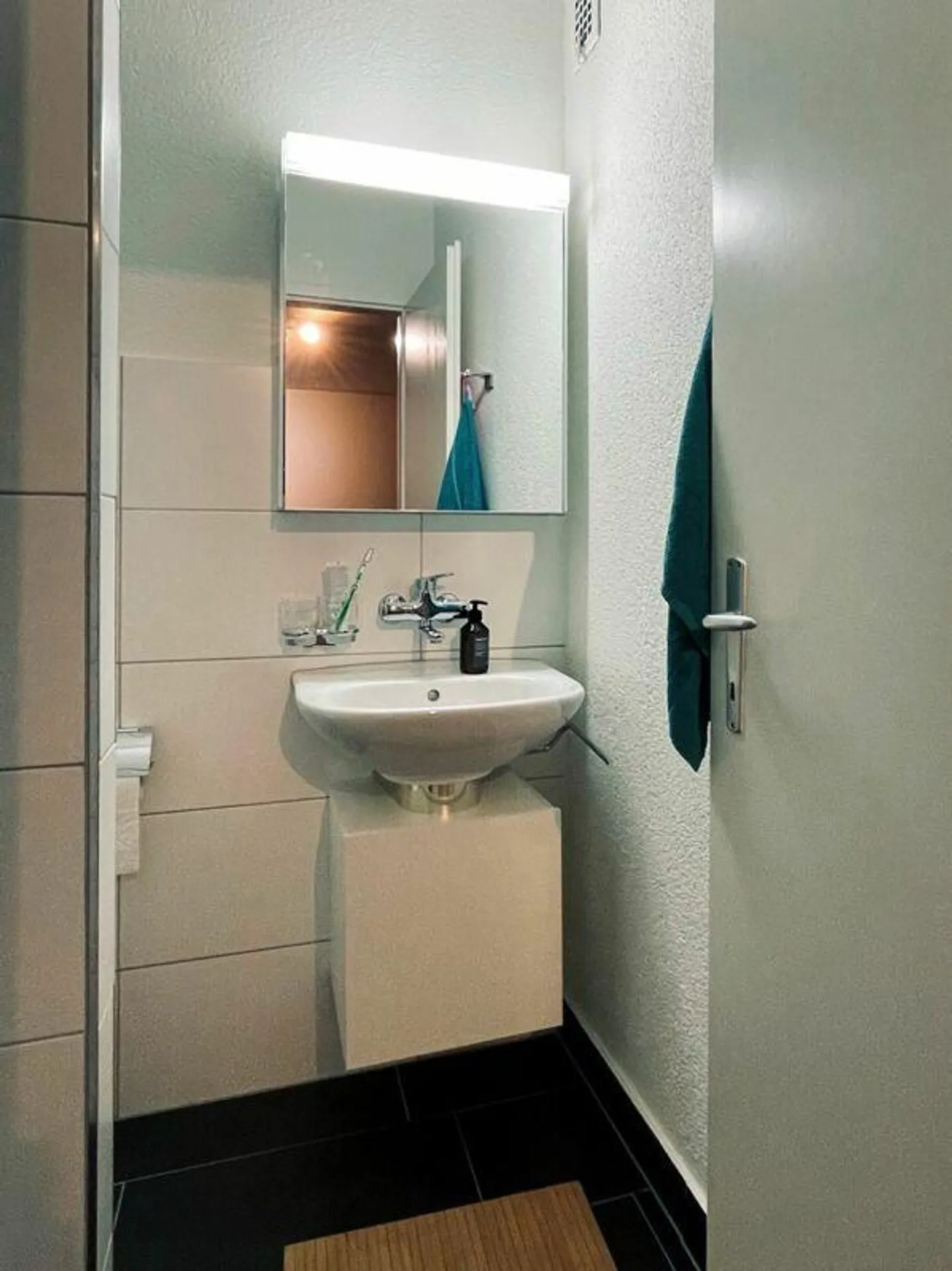 Spacious 1-room apartment - Photo 5 of 8