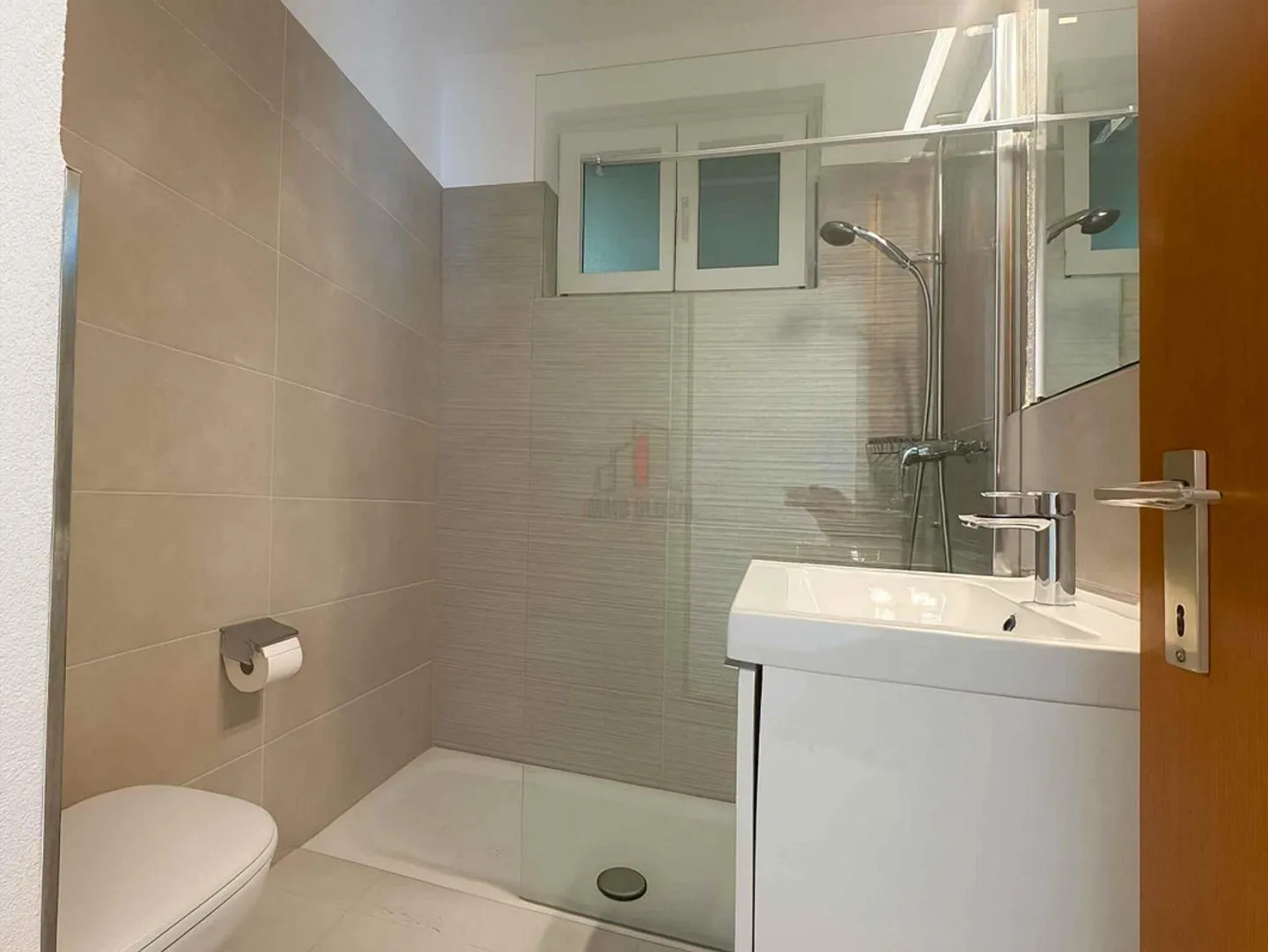 NELLA SPLENDIDA CAPRIASCA INCORNICIATA NEL VERDE - Foto 6 di 11