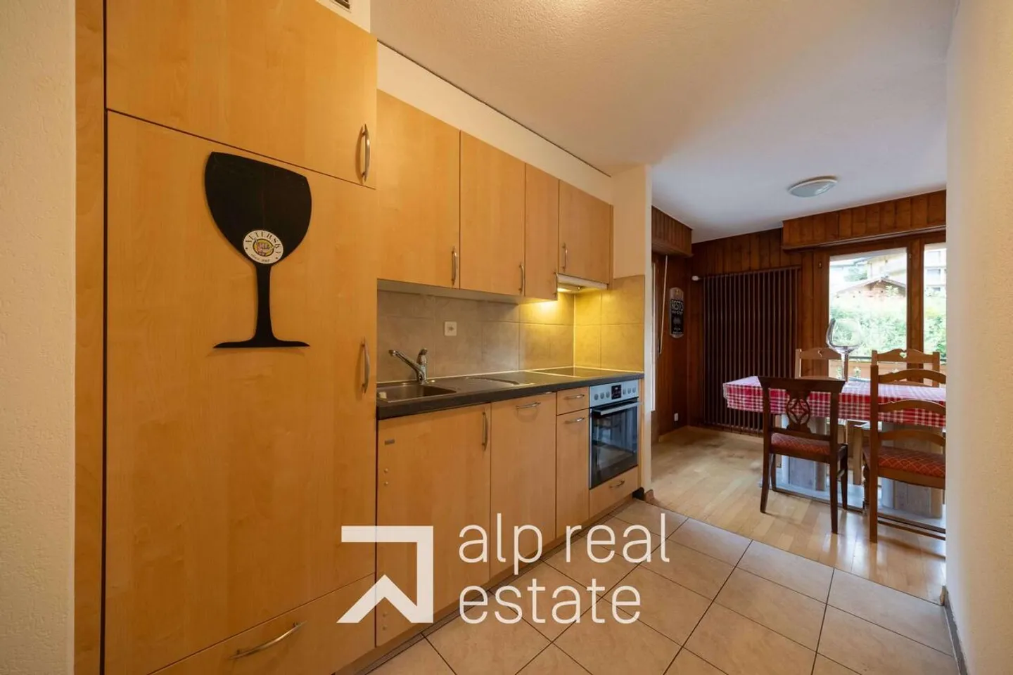 Appartement traversant de 3,5 pièces au coeur de la station - Photo 4 sur 13