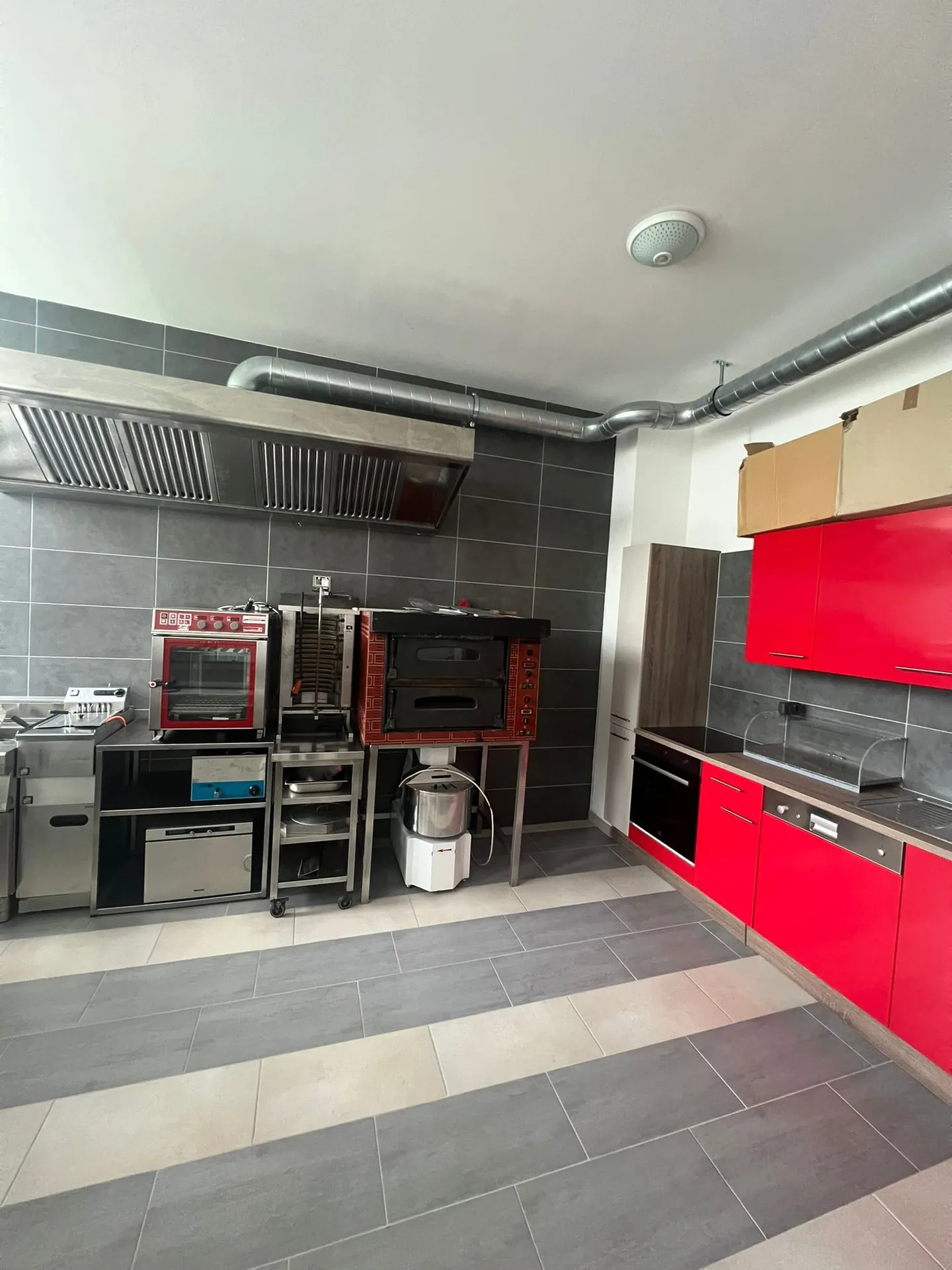 Salle polyvalente de 200m2 à louer à Kriens ! - Photo 2 sur 4