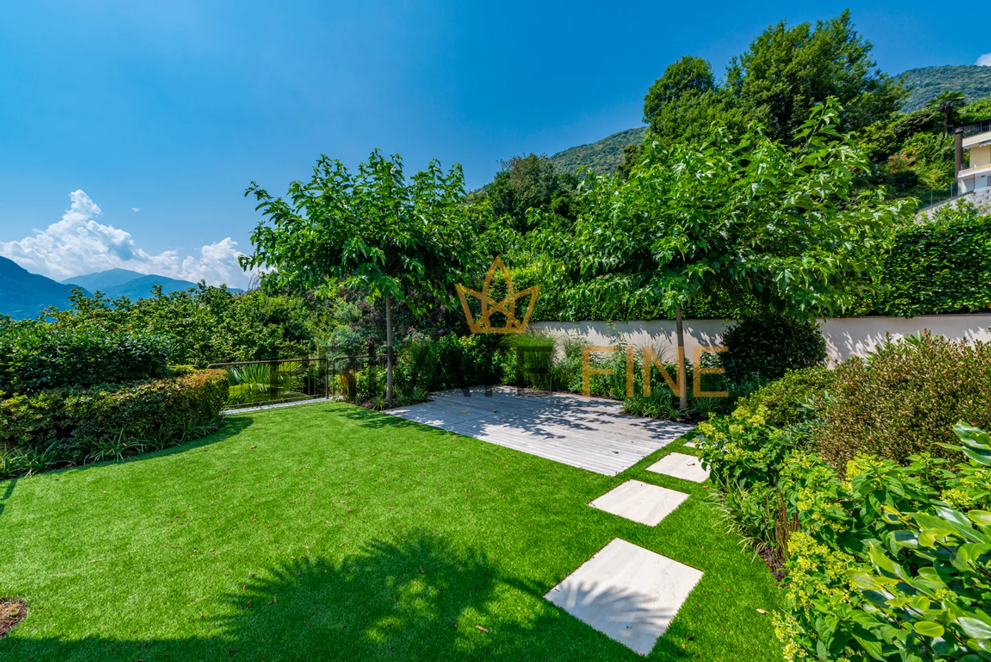 New luxury residence above the lake with garden and panoramic views - Photo 7 of 7