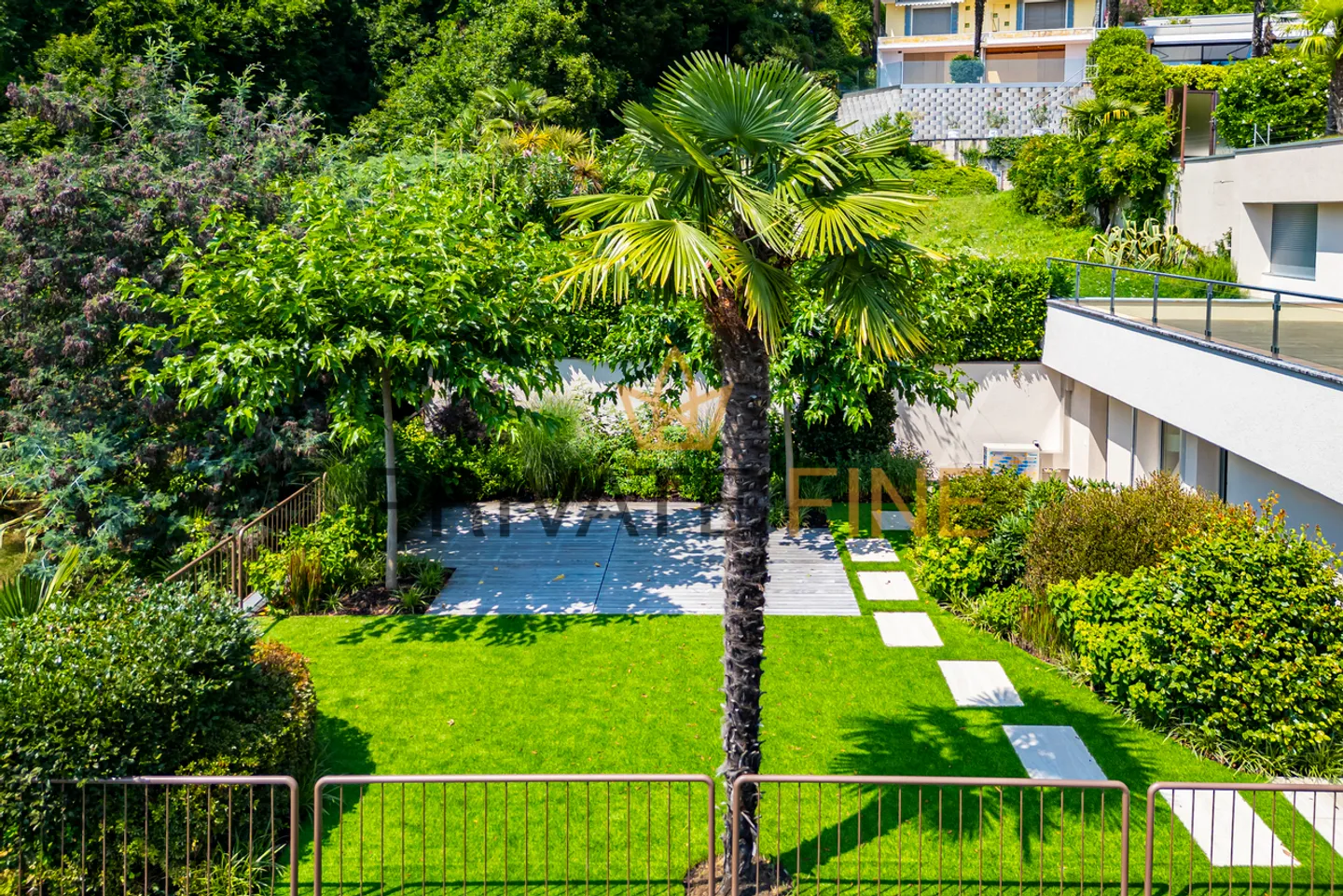 New luxury residence above the lake with garden and panoramic views - Photo 2 of 7